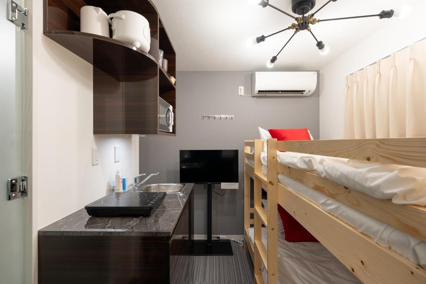 One-Bedroom Apartment photo 1