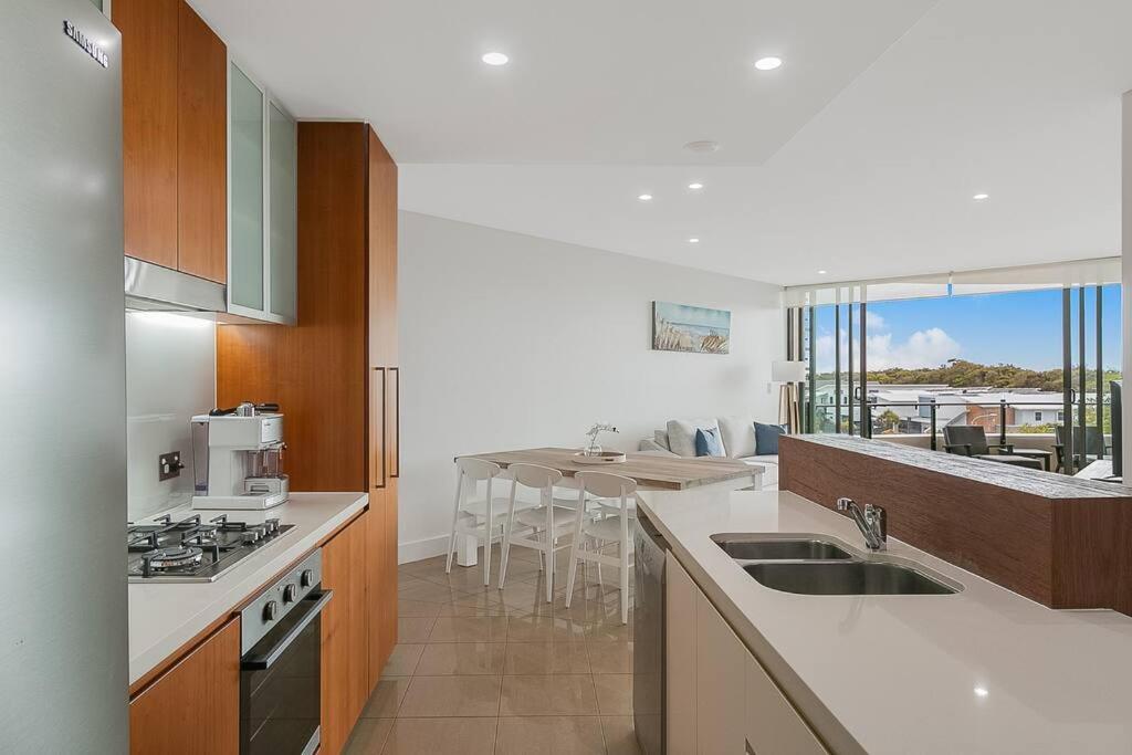 Two-Bedroom Apartment with View photo 3