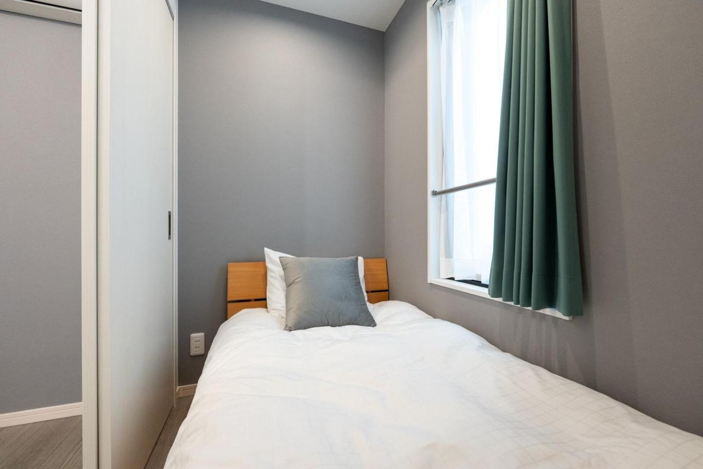 One-Bedroom Apartment photo 2