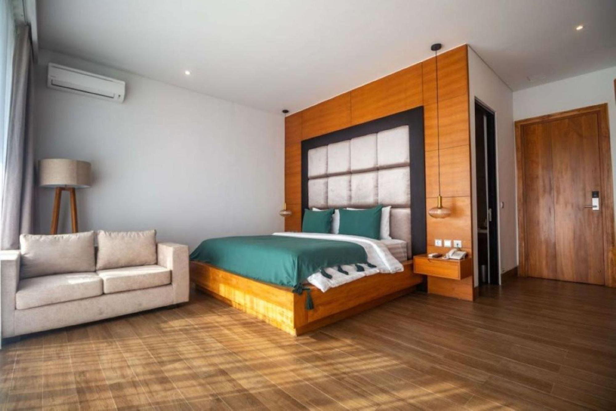 Deluxe with Pool and Garden Access - Photo 2