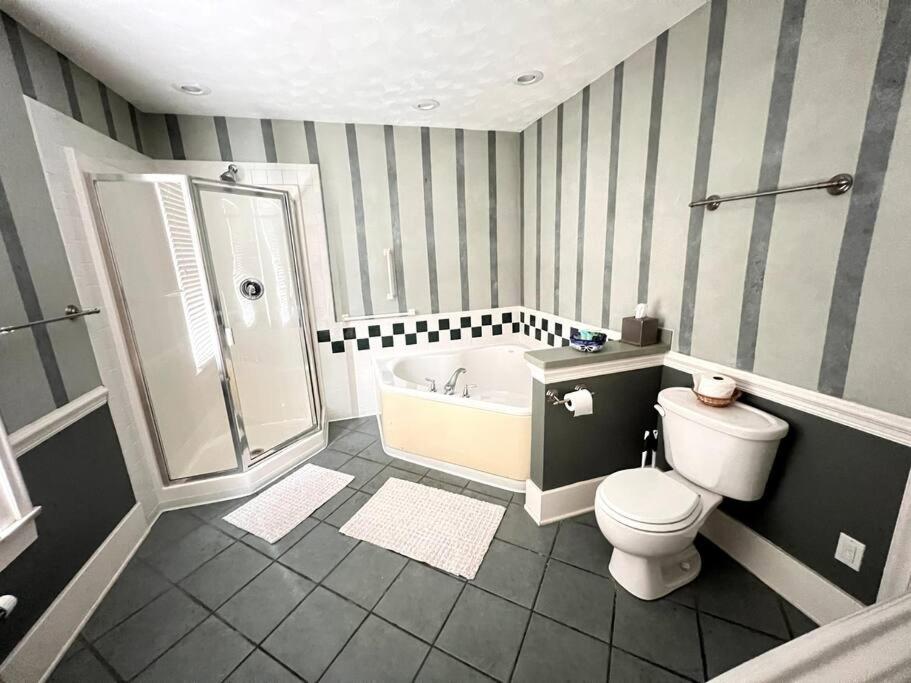 Five-Bedroom House photo 3