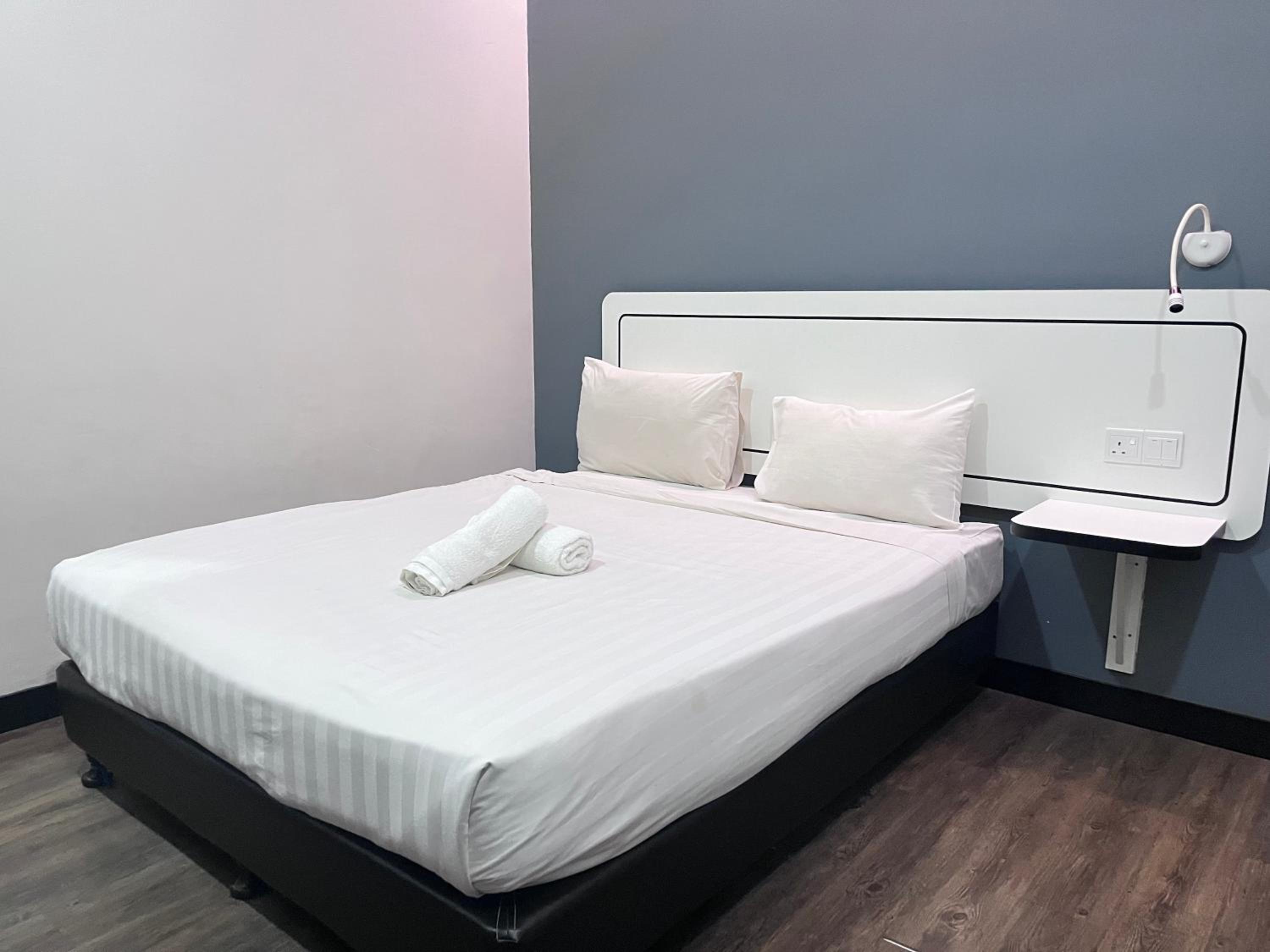 Standard Queen Room