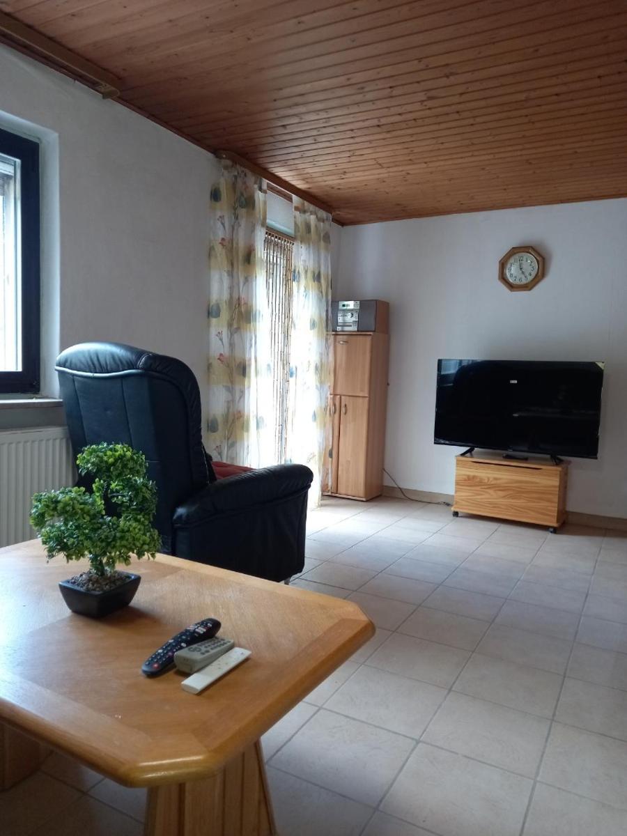 Five-Bedroom House photo 1