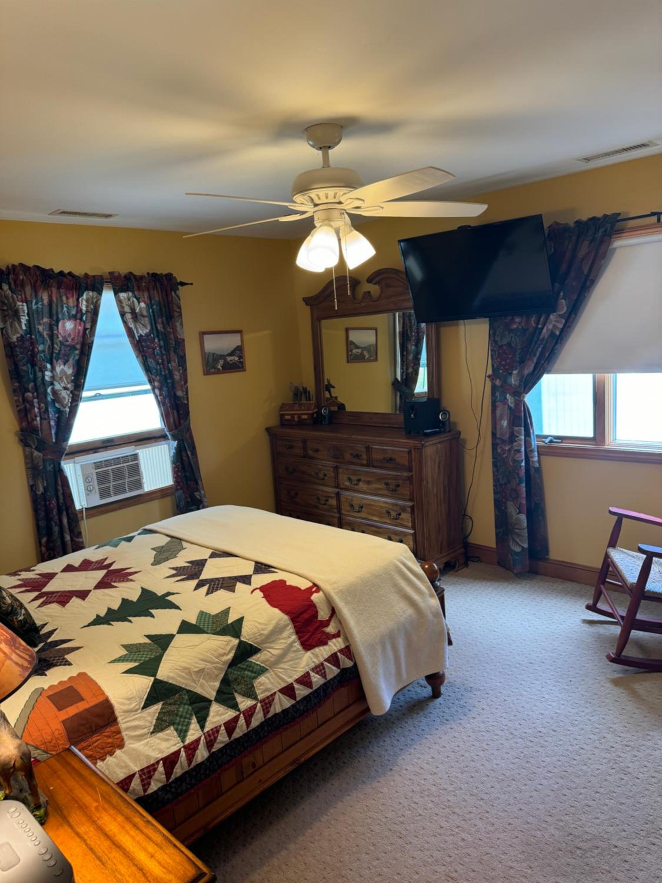Three-Bedroom House photo 2