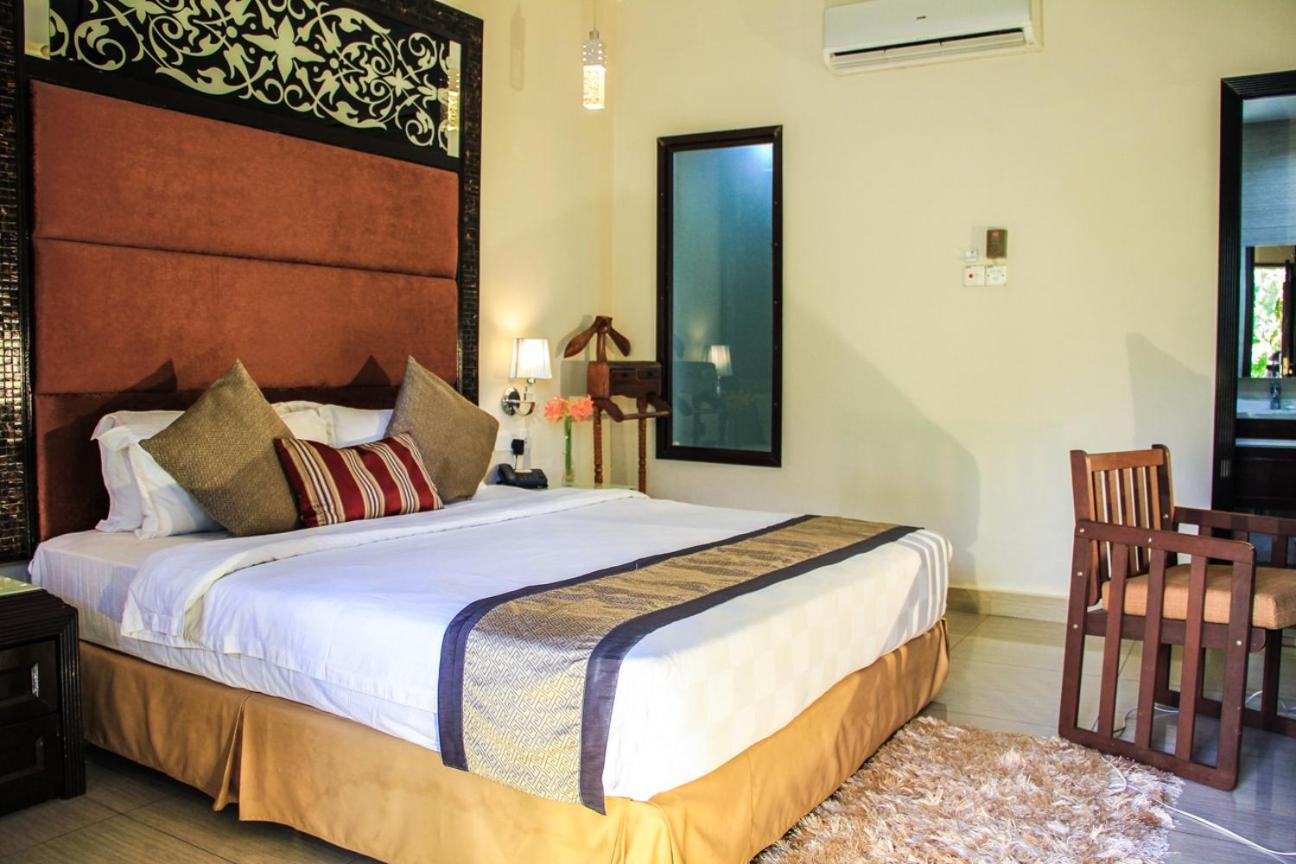 Deluxe Double or Twin Room with Pool View photo 3