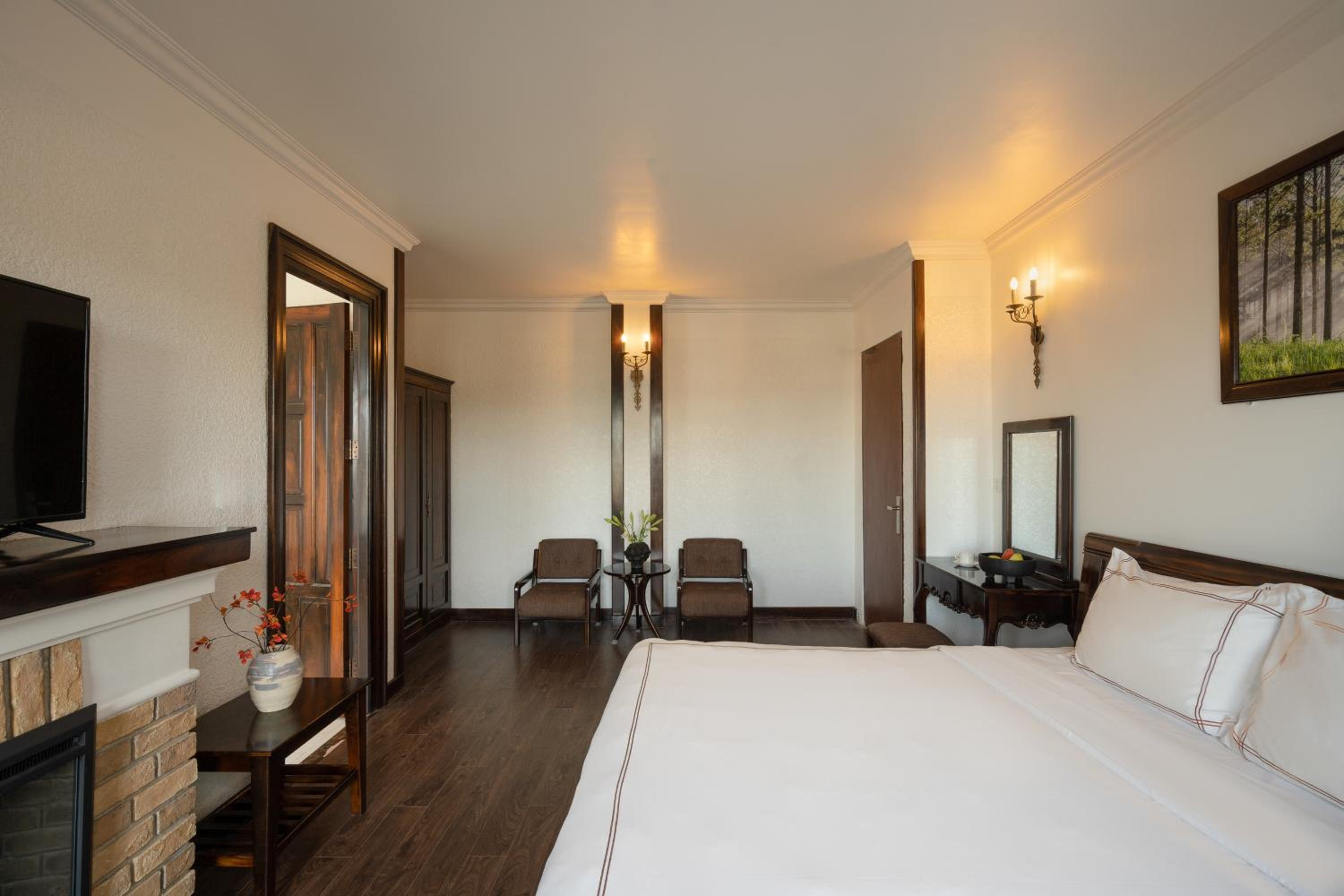 Deluxe Double Room with Balcony photo 3