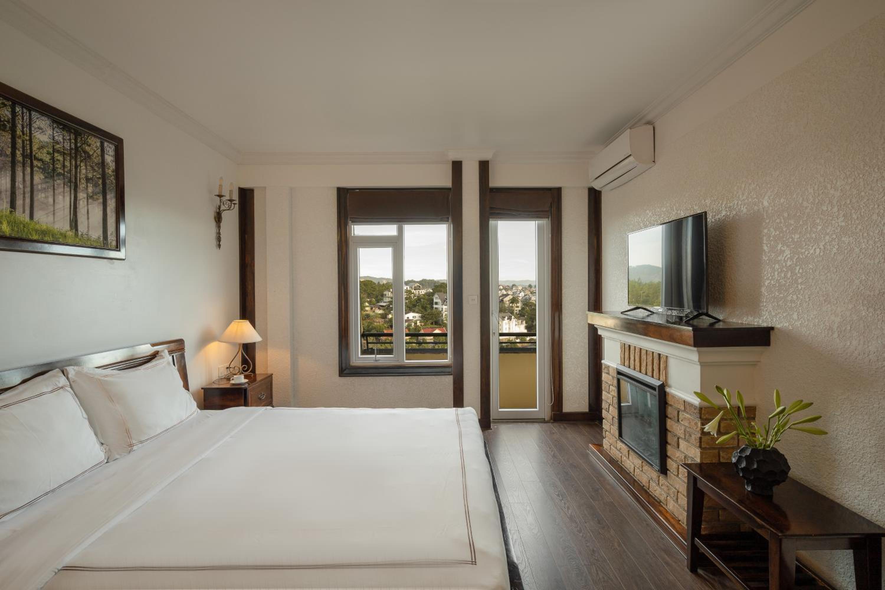 Deluxe Double Room with Balcony photo 2