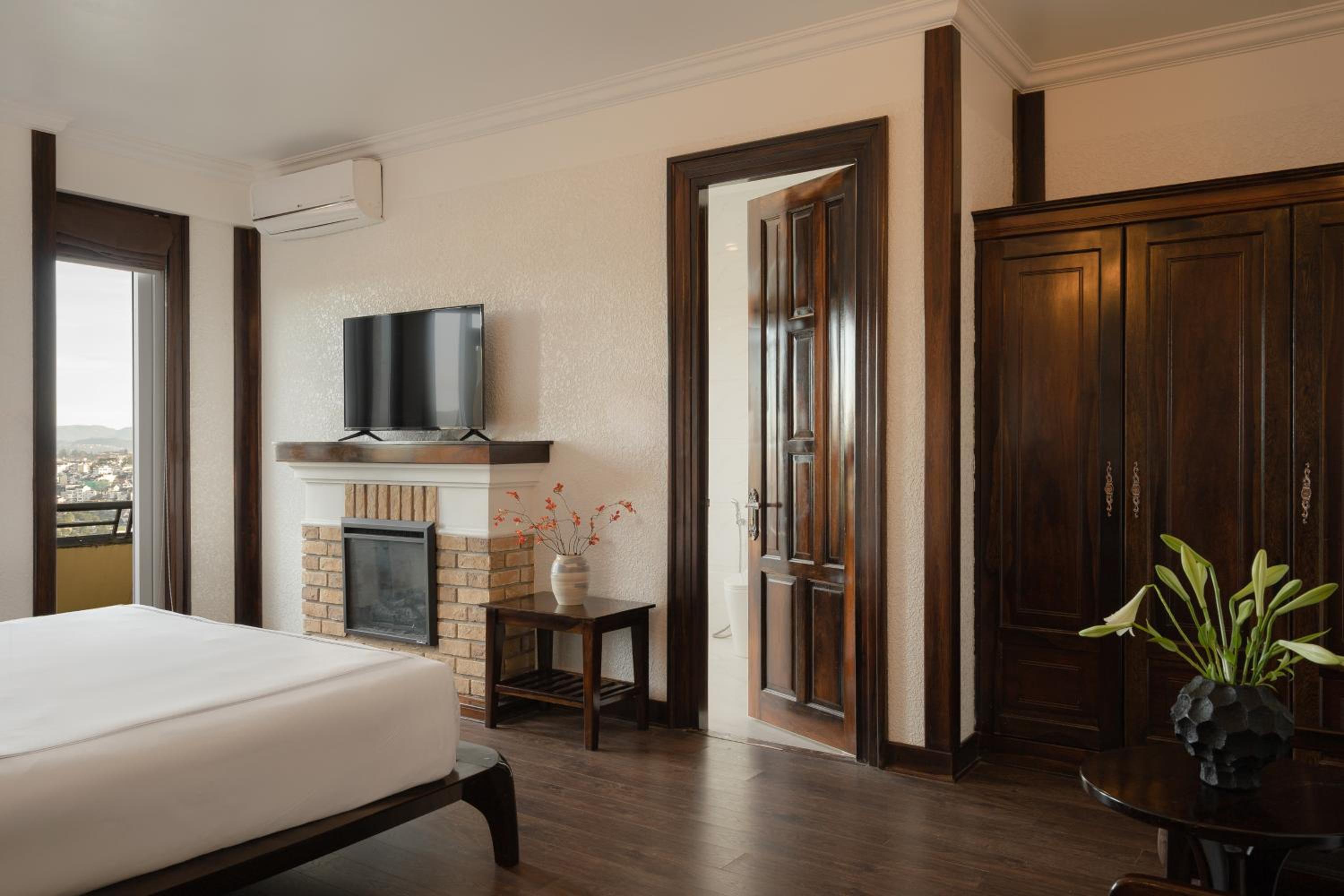 Deluxe Double Room with Balcony photo 1