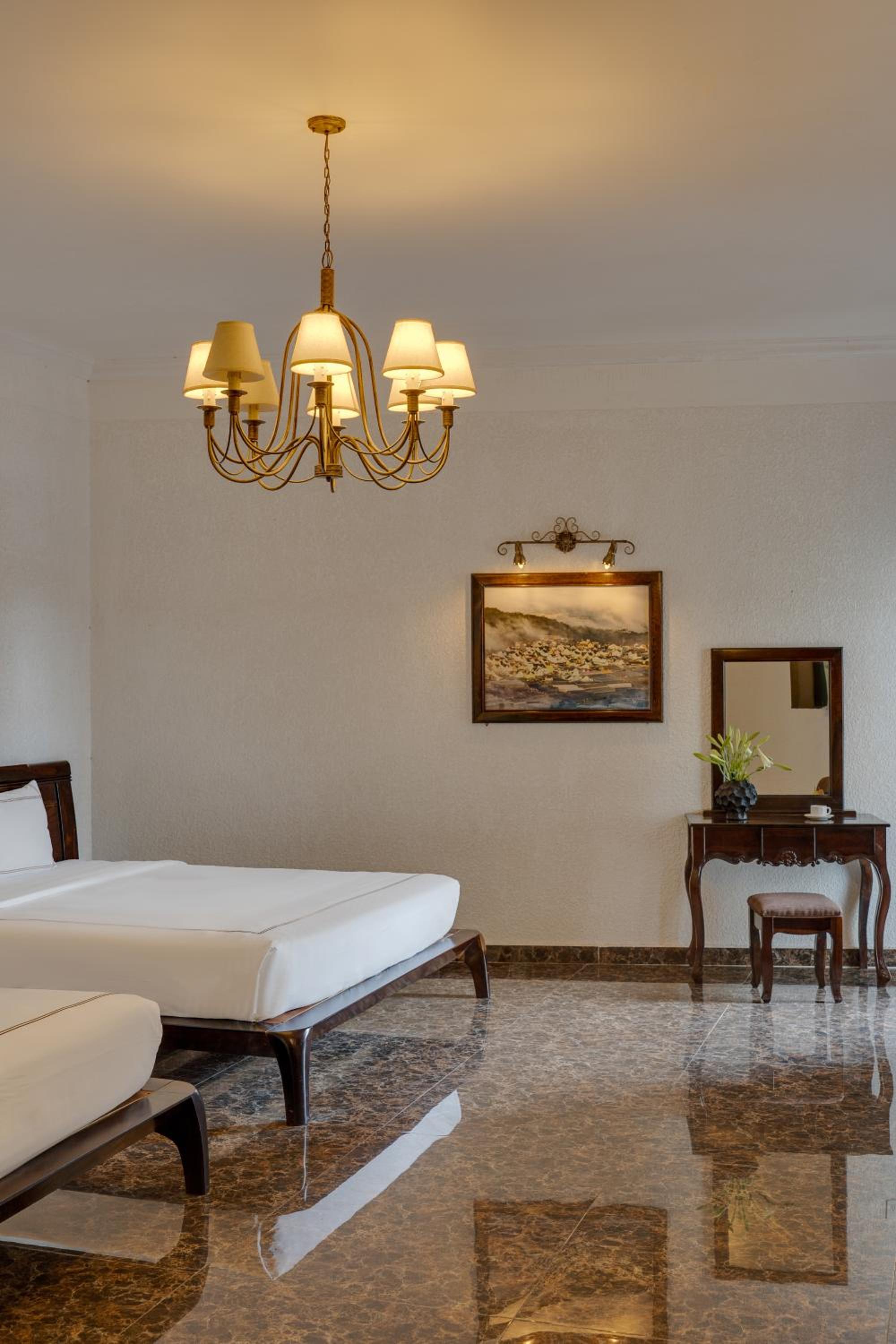 Superior Family Room photo 1