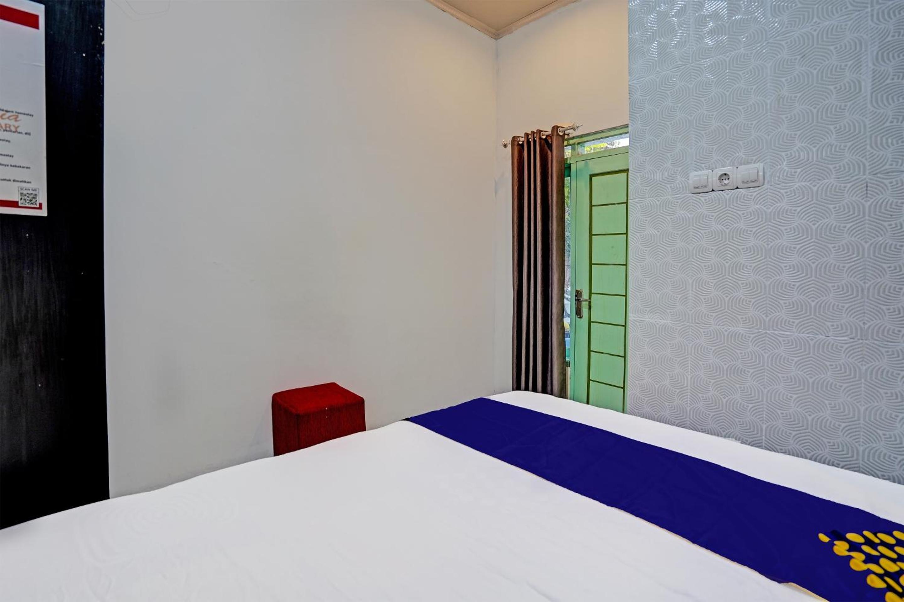 Budget Double Room photo 3