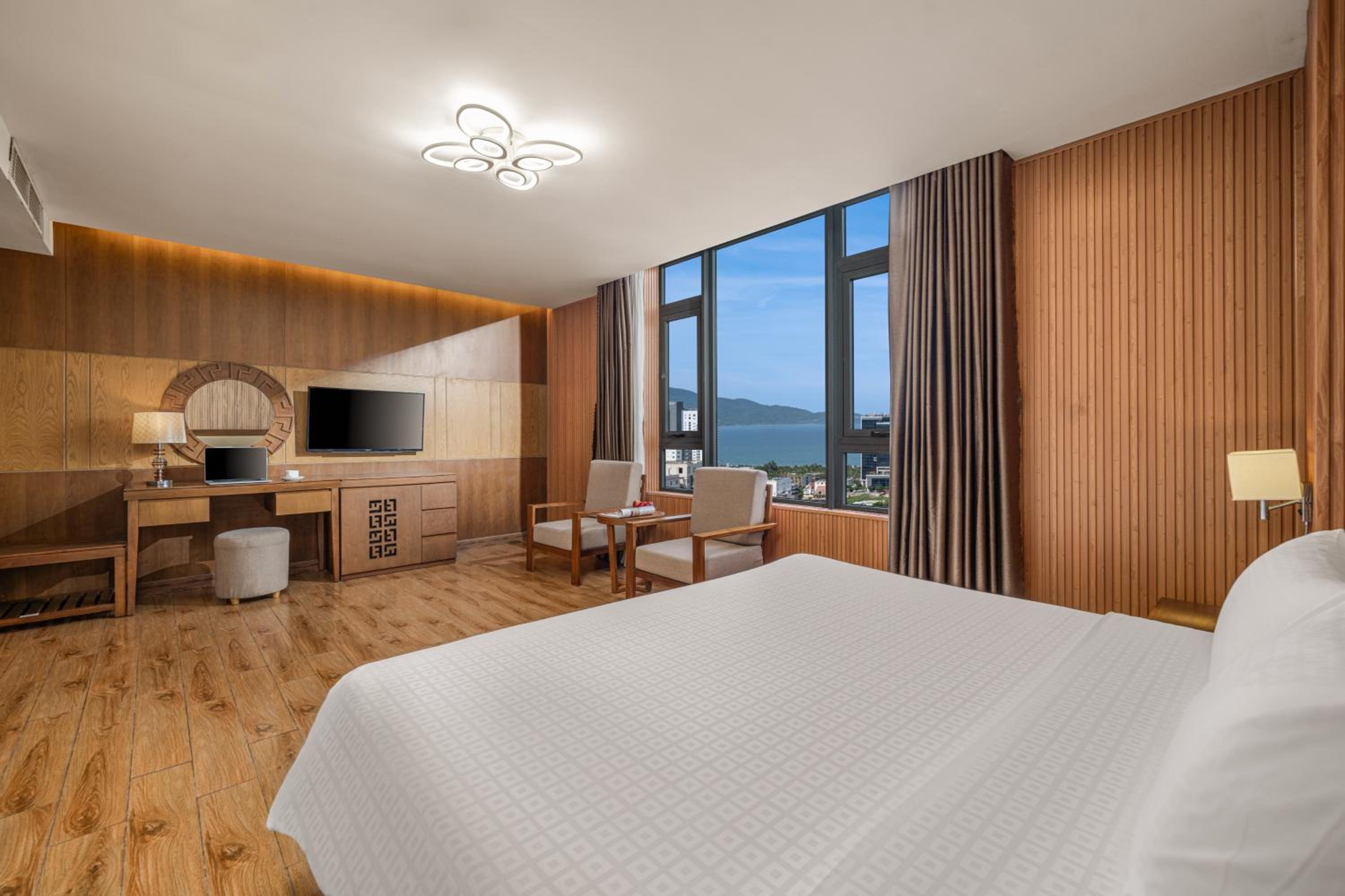 Suite Sea View with Bathtub photo 2