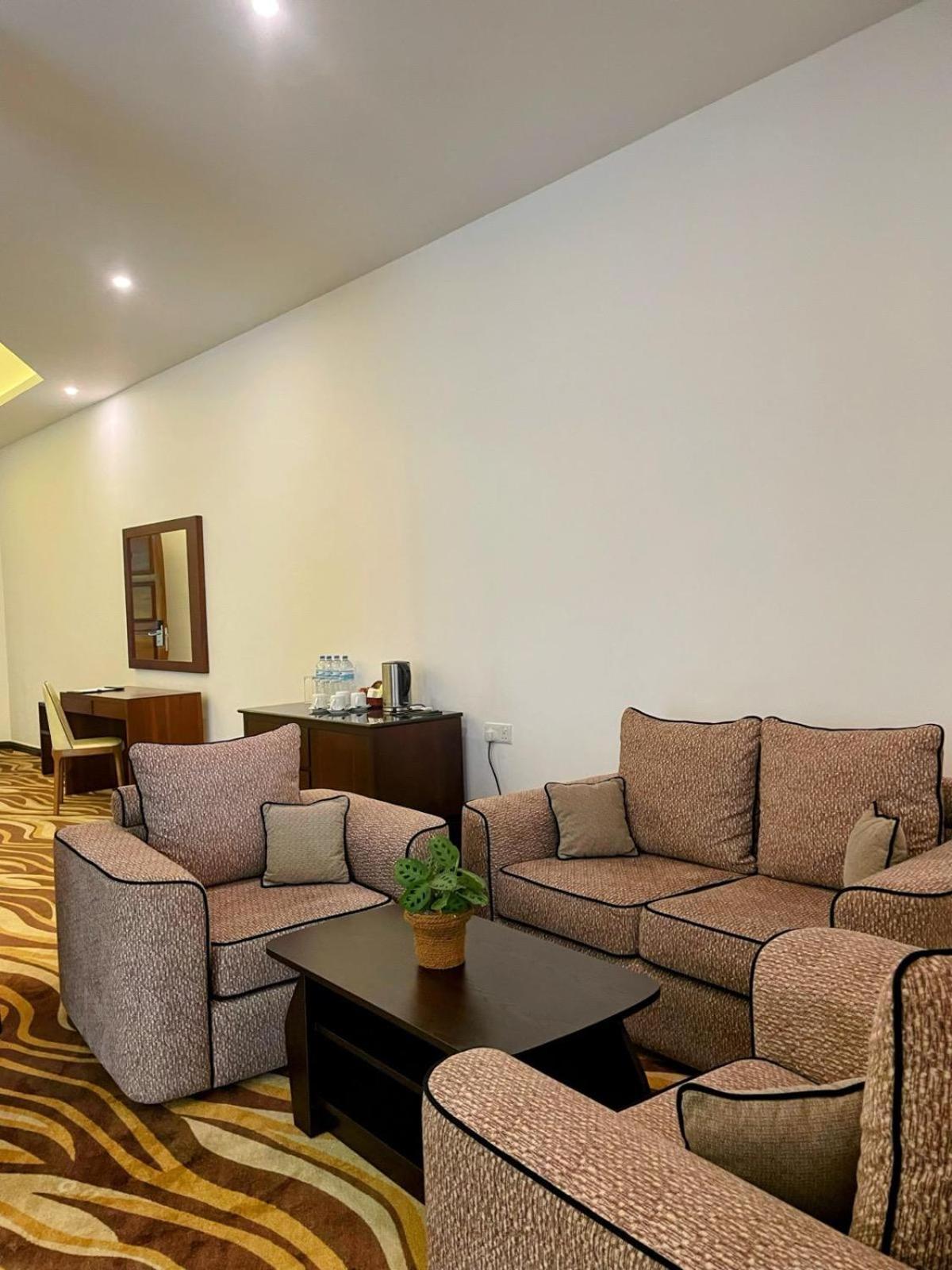 Family Room - Photo 8