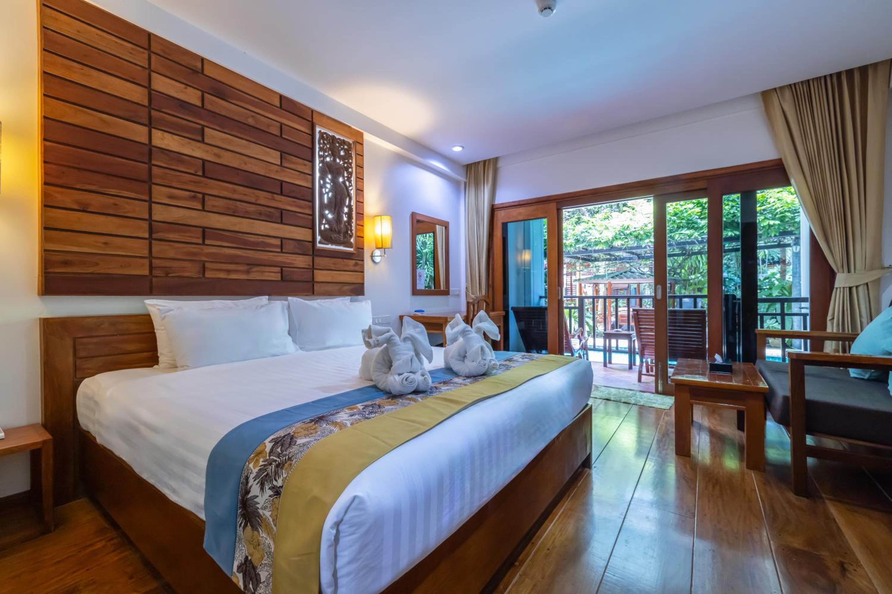 Deluxe with Pool Access photo 1