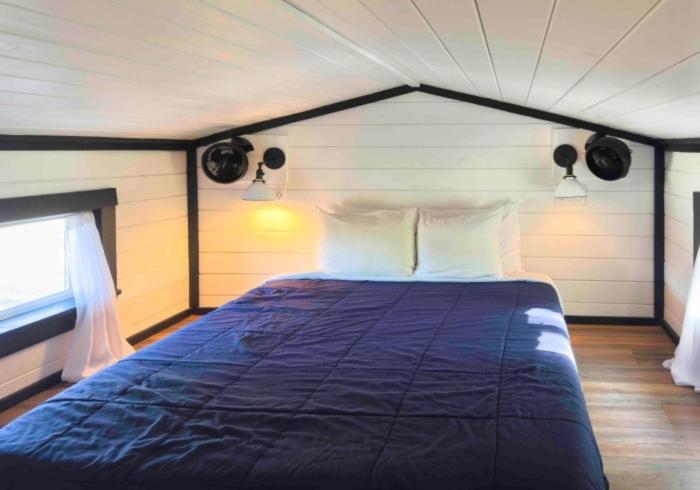 Three-Bedroom Deluxe Apartment