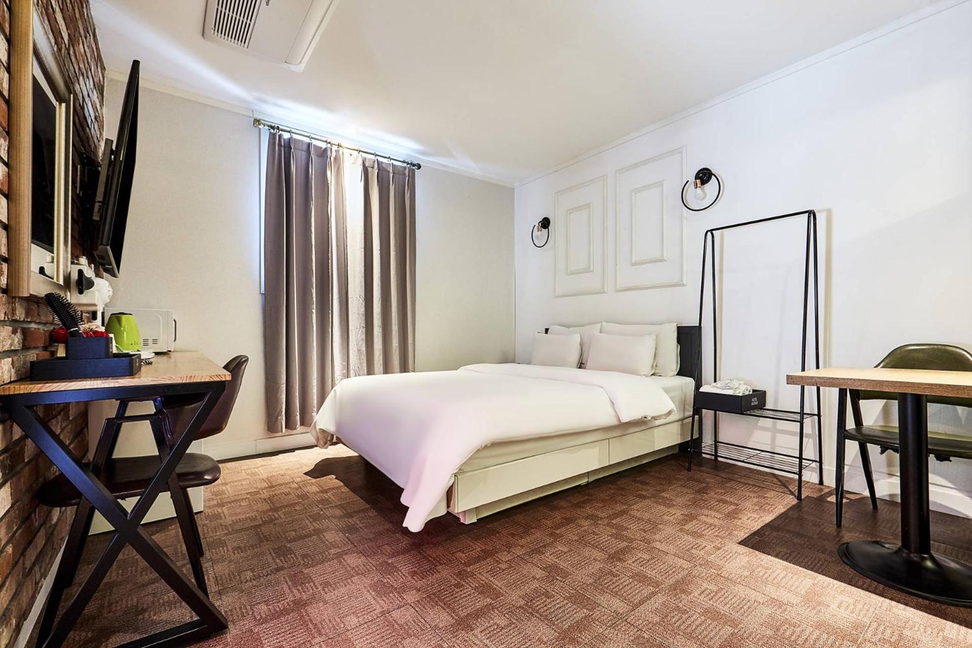 Double Room - Photo 3
