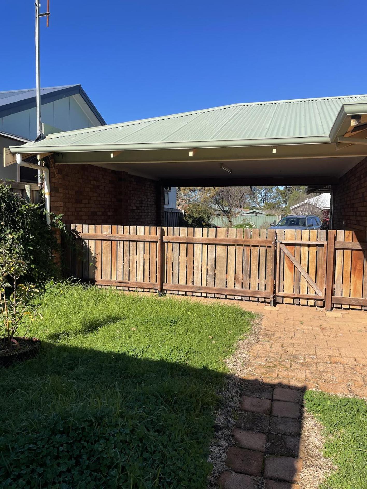 Three-Bedroom House photo 2