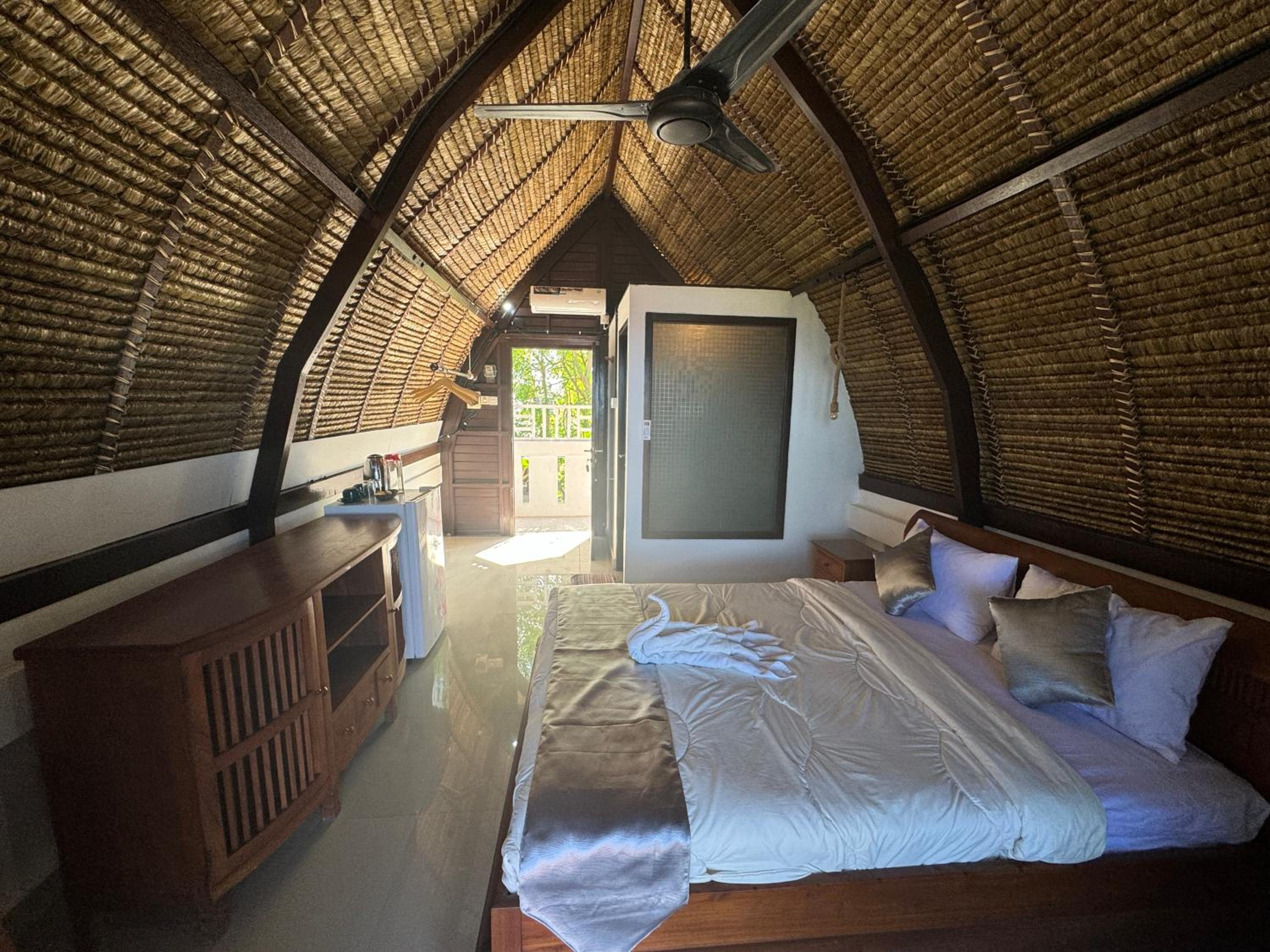 Deluxe Double Room with Balcony - Photo 3