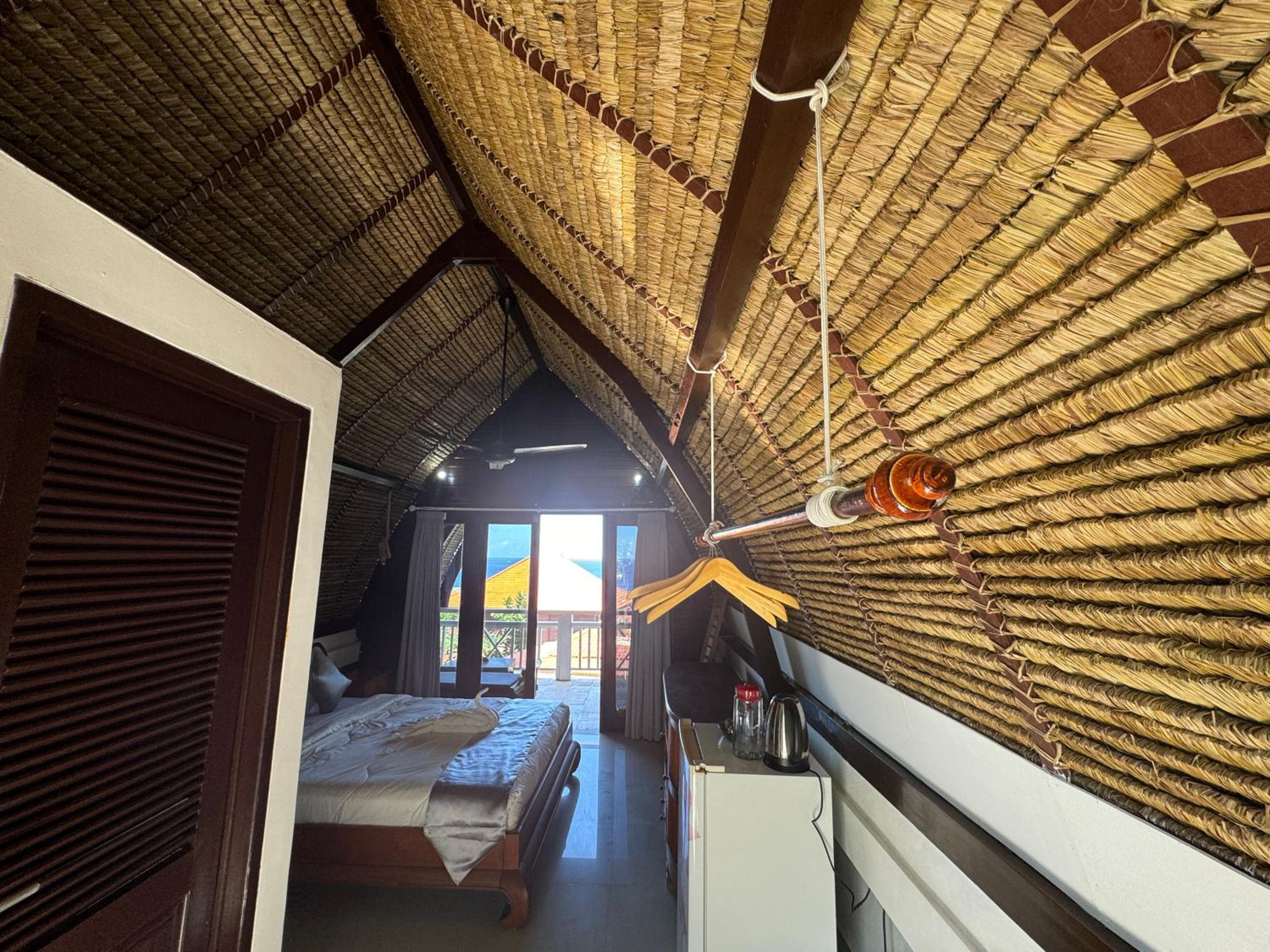 Deluxe Double Room with Balcony - Photo 4