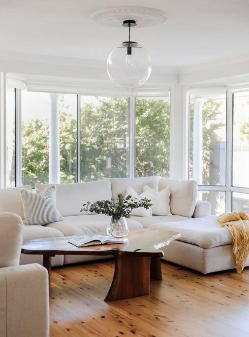 Five-Bedroom House photo 1