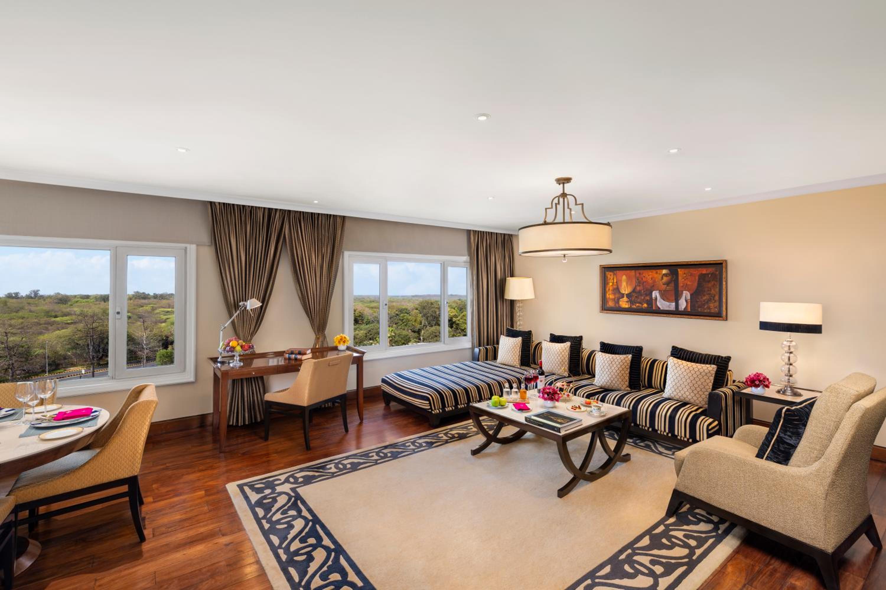 Luxury Suite King Bed Pool View - Photo 3