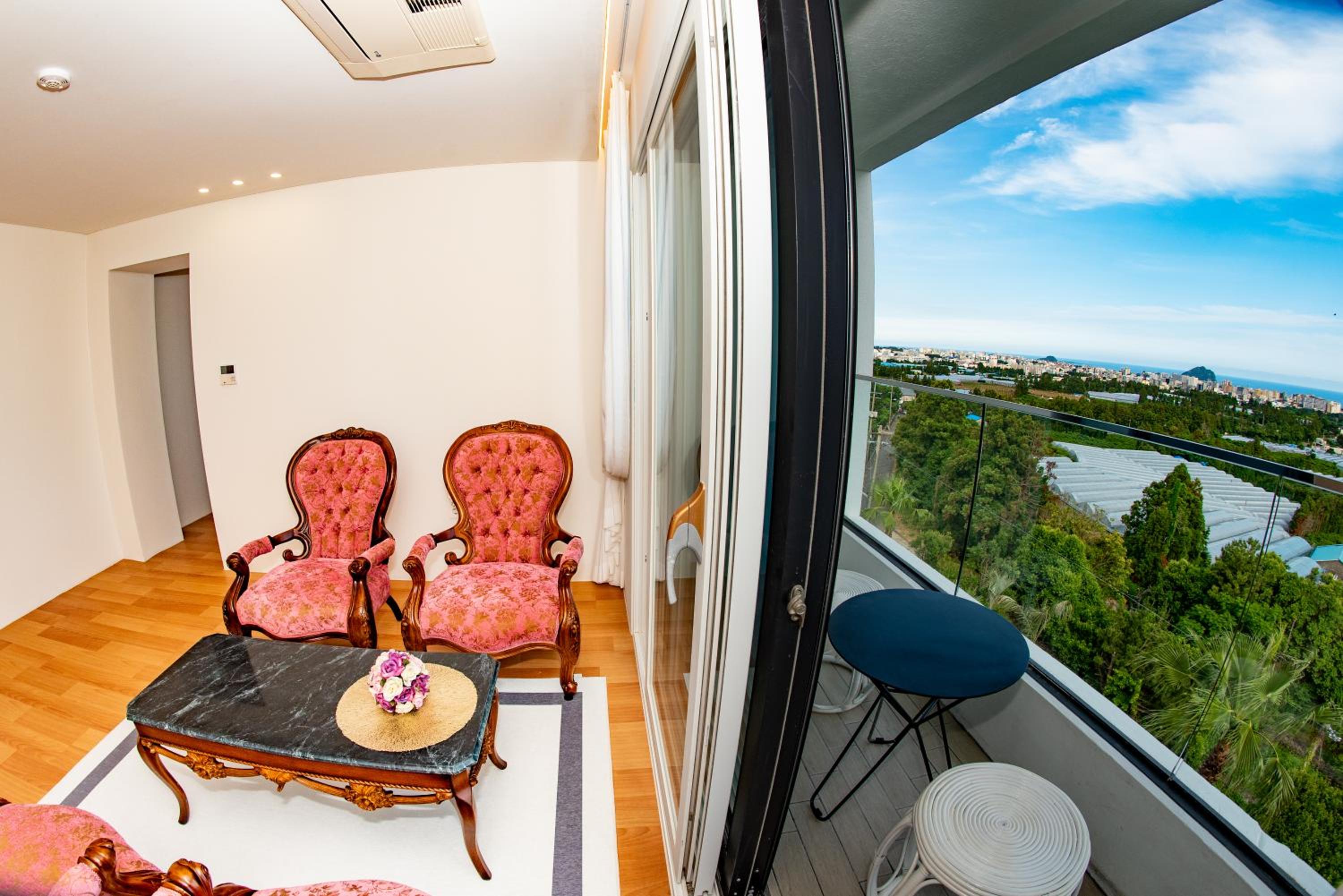 Superior Twin Room with Sea View - Photo 6
