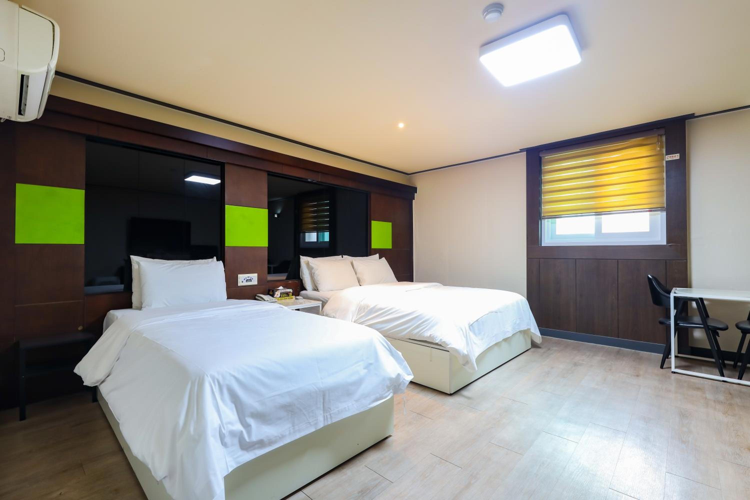 Deluxe Twin Room