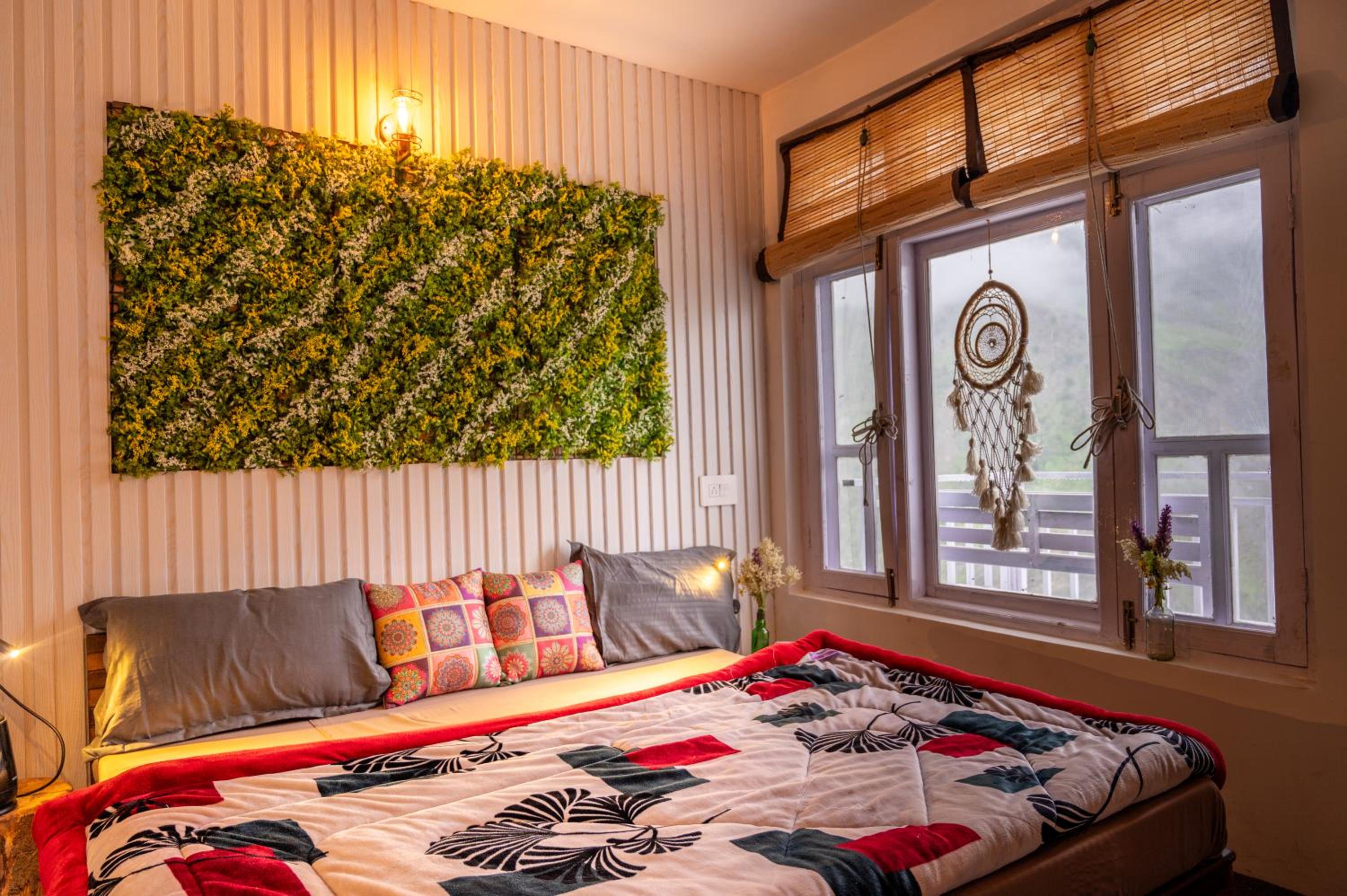 Standard King Room photo 3
