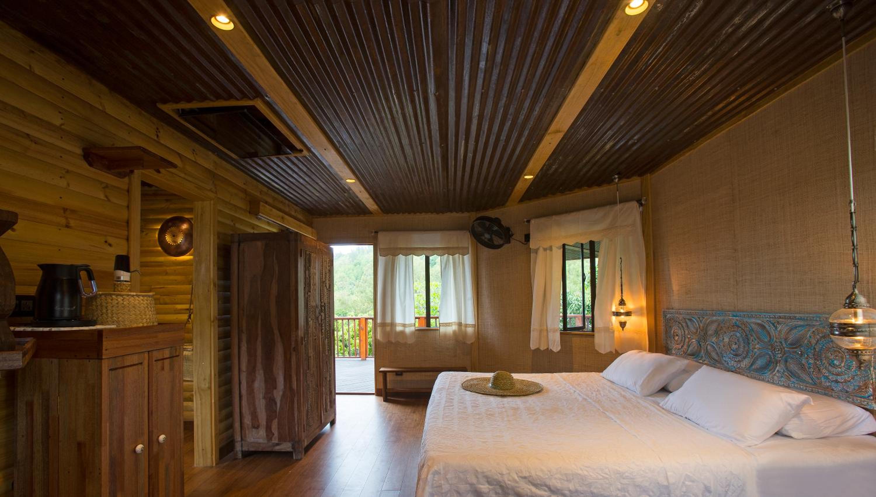 Deluxe Double Room with Balcony photo 2