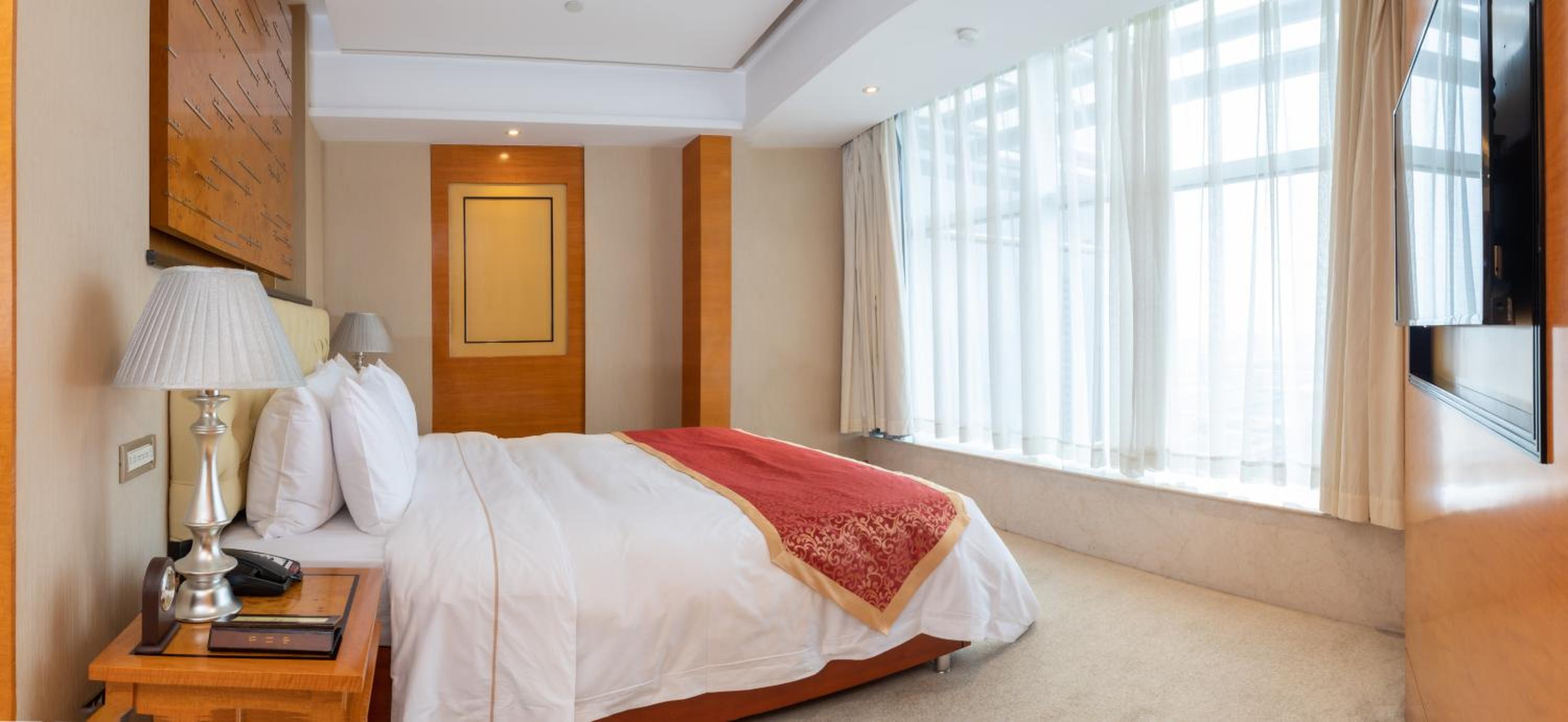 Deluxe Queen Room