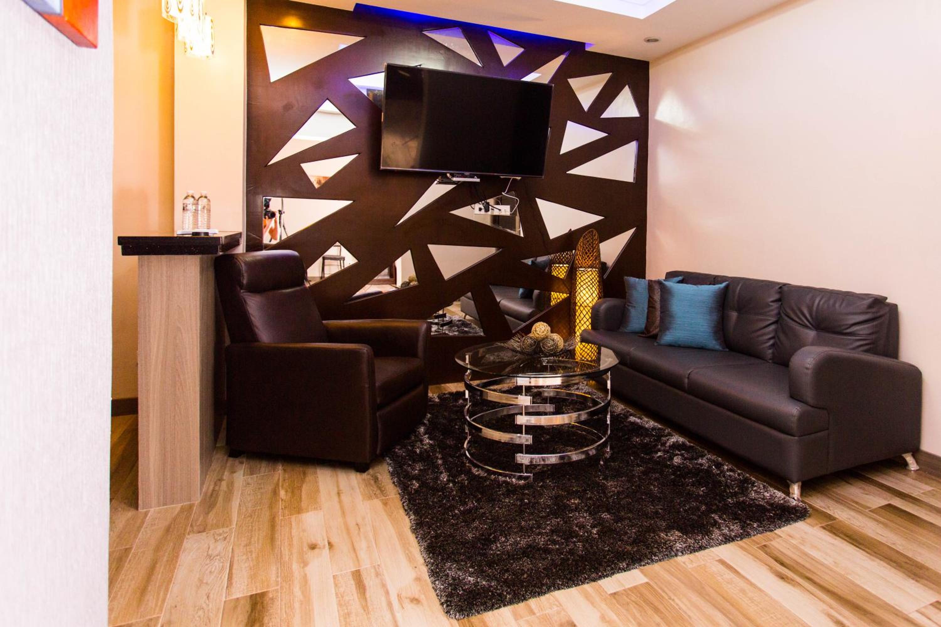 Suite - Photo 3