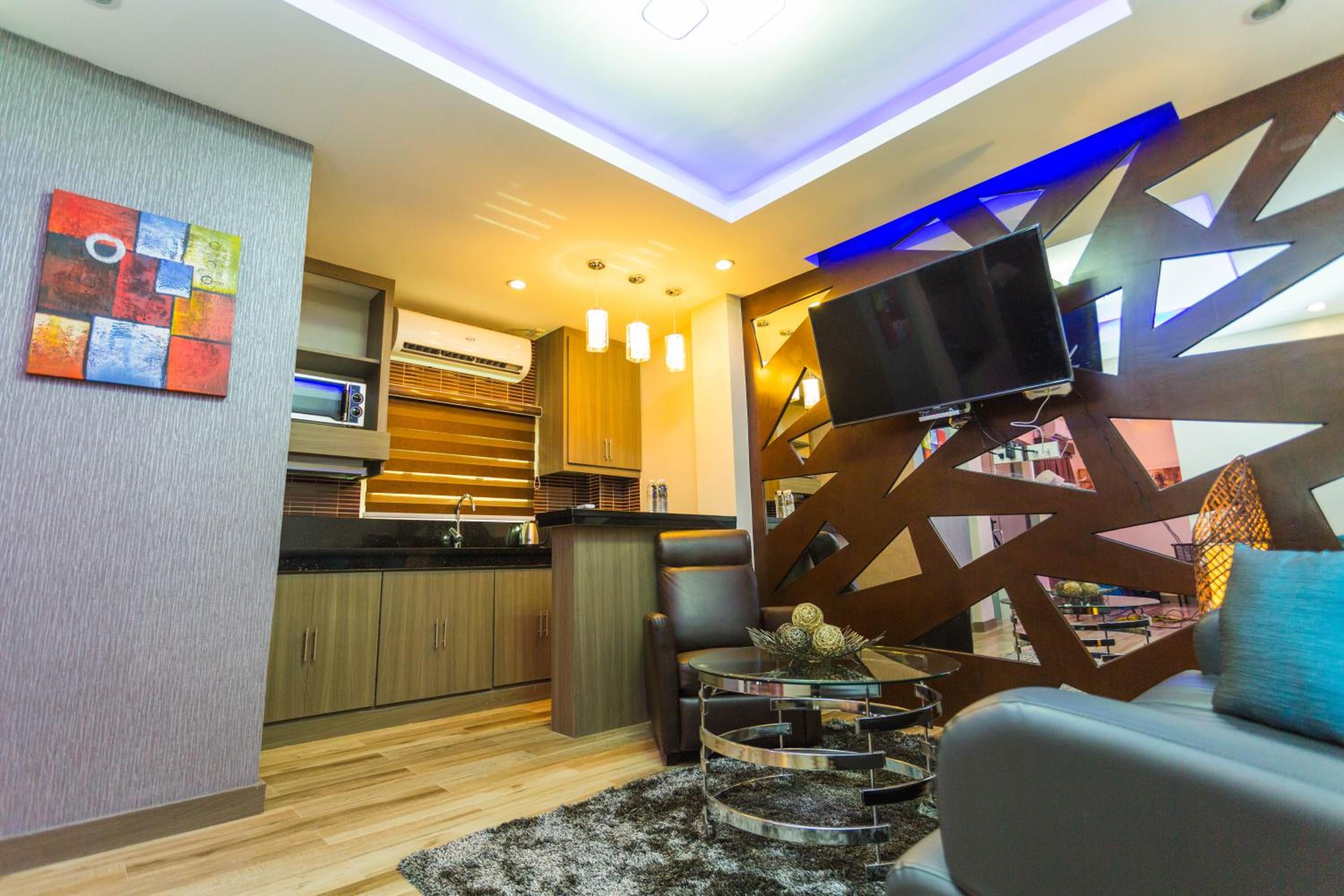 Suite - Photo 4