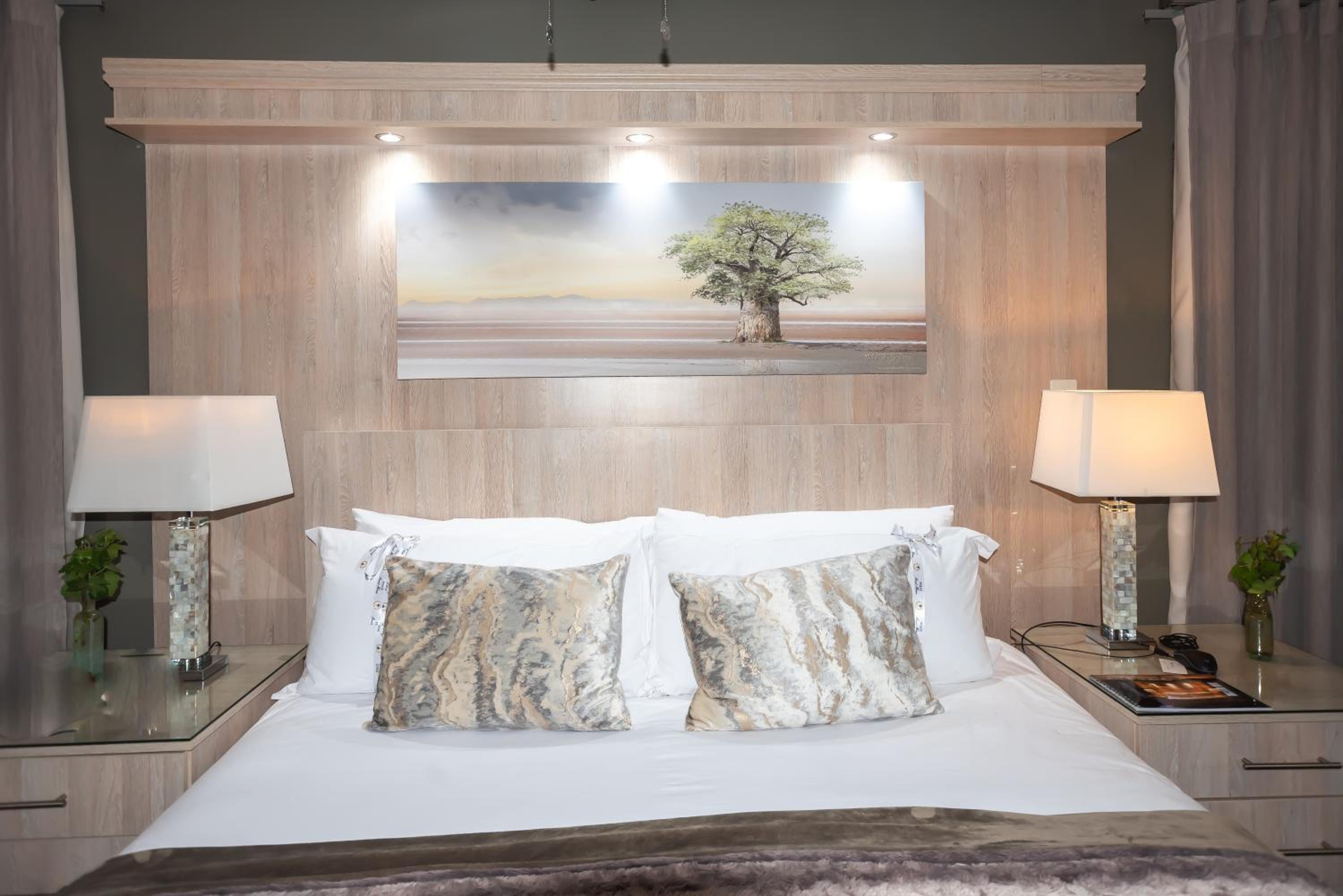 Business Suite - Photo 1