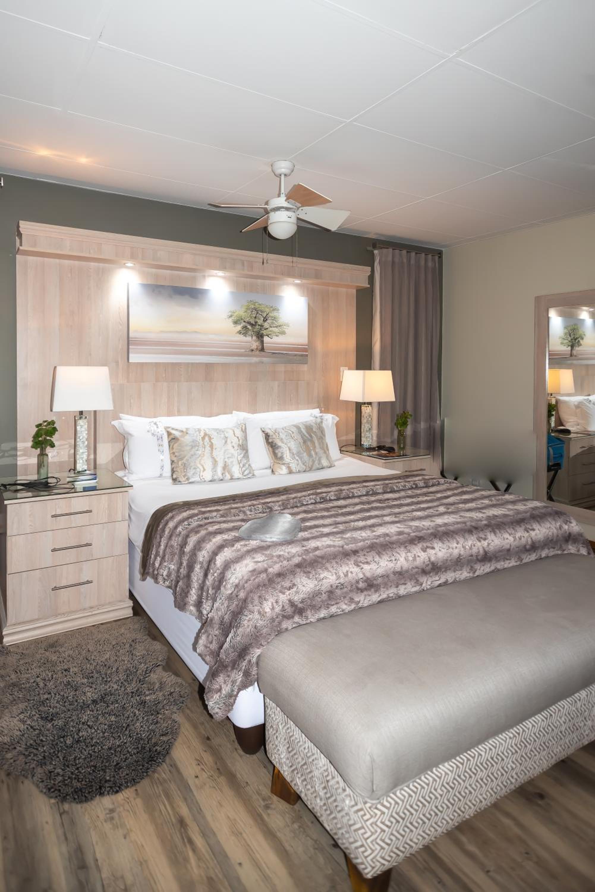 Business Suite - Photo 3