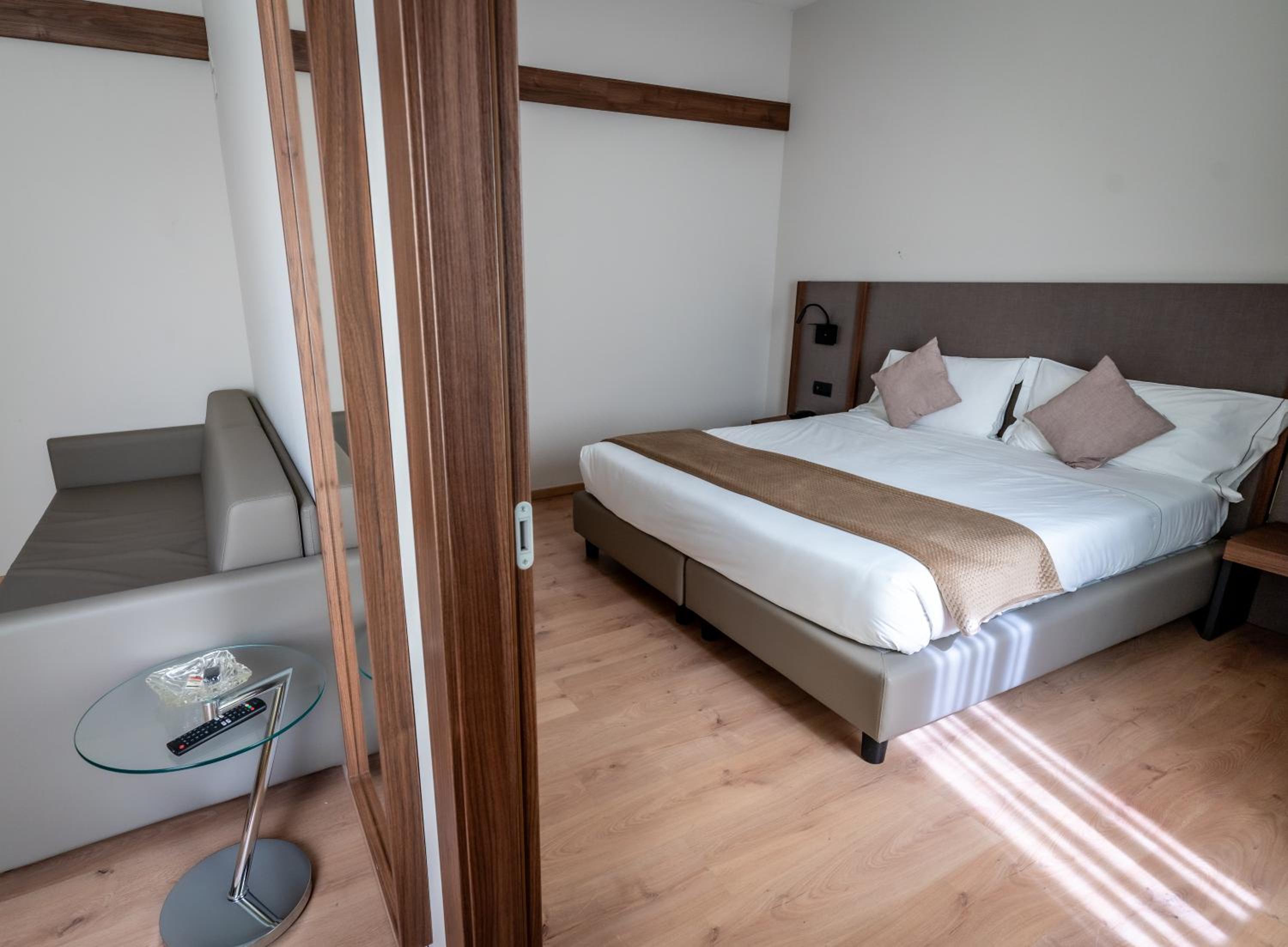 One-Bedroom Apartment with Sofa Bed (3 Adults) photo 1