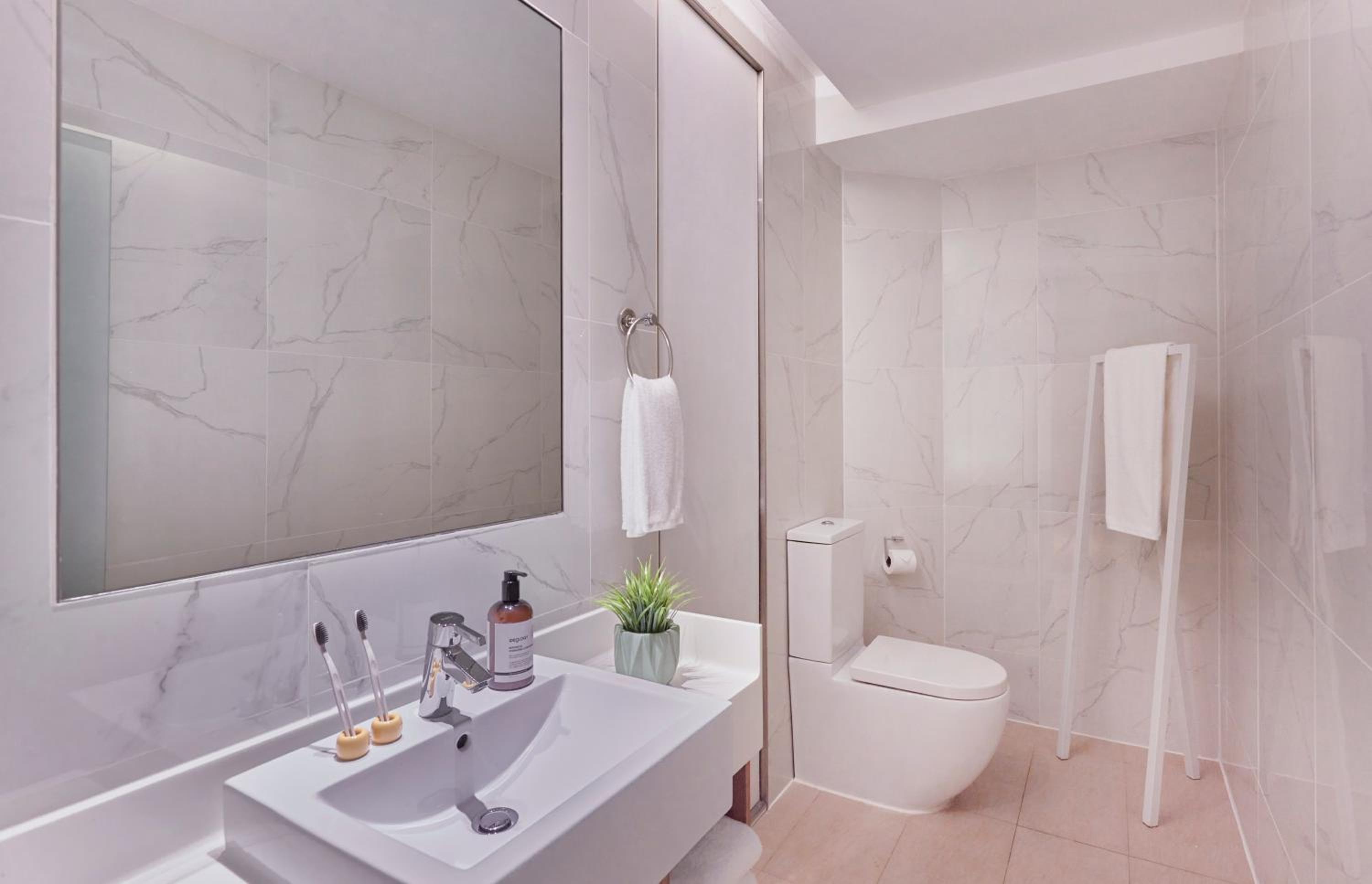 One of A Kind Plus (Studio Premier)