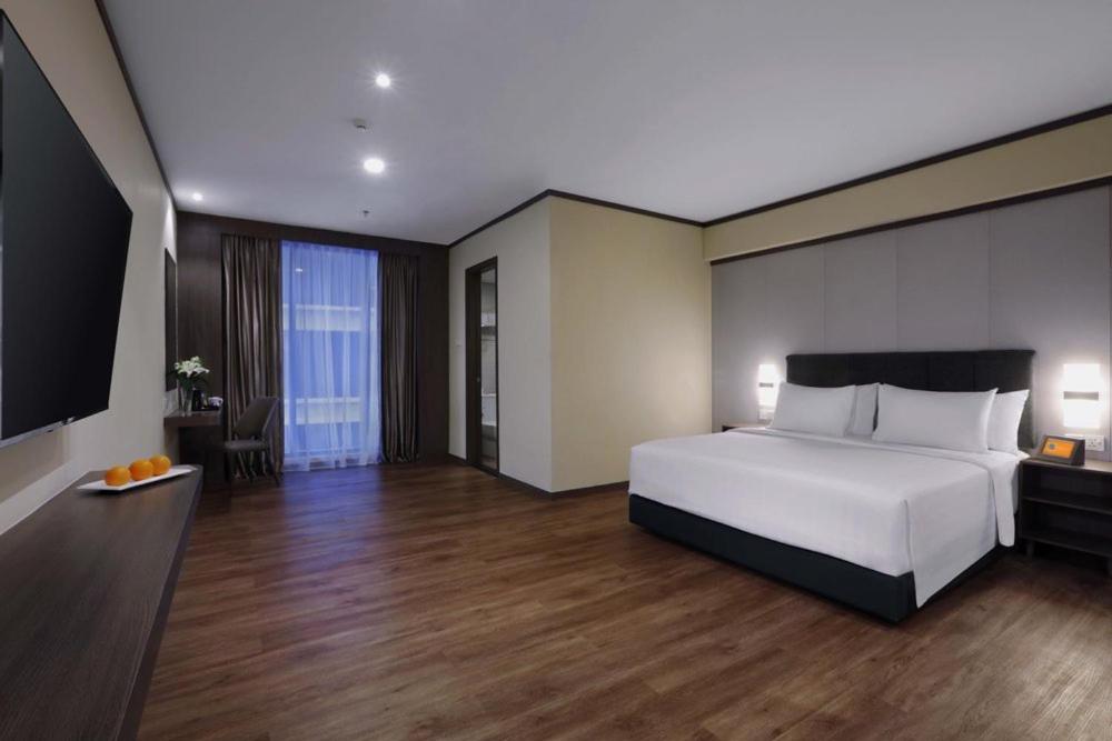 Suite - Photo 1