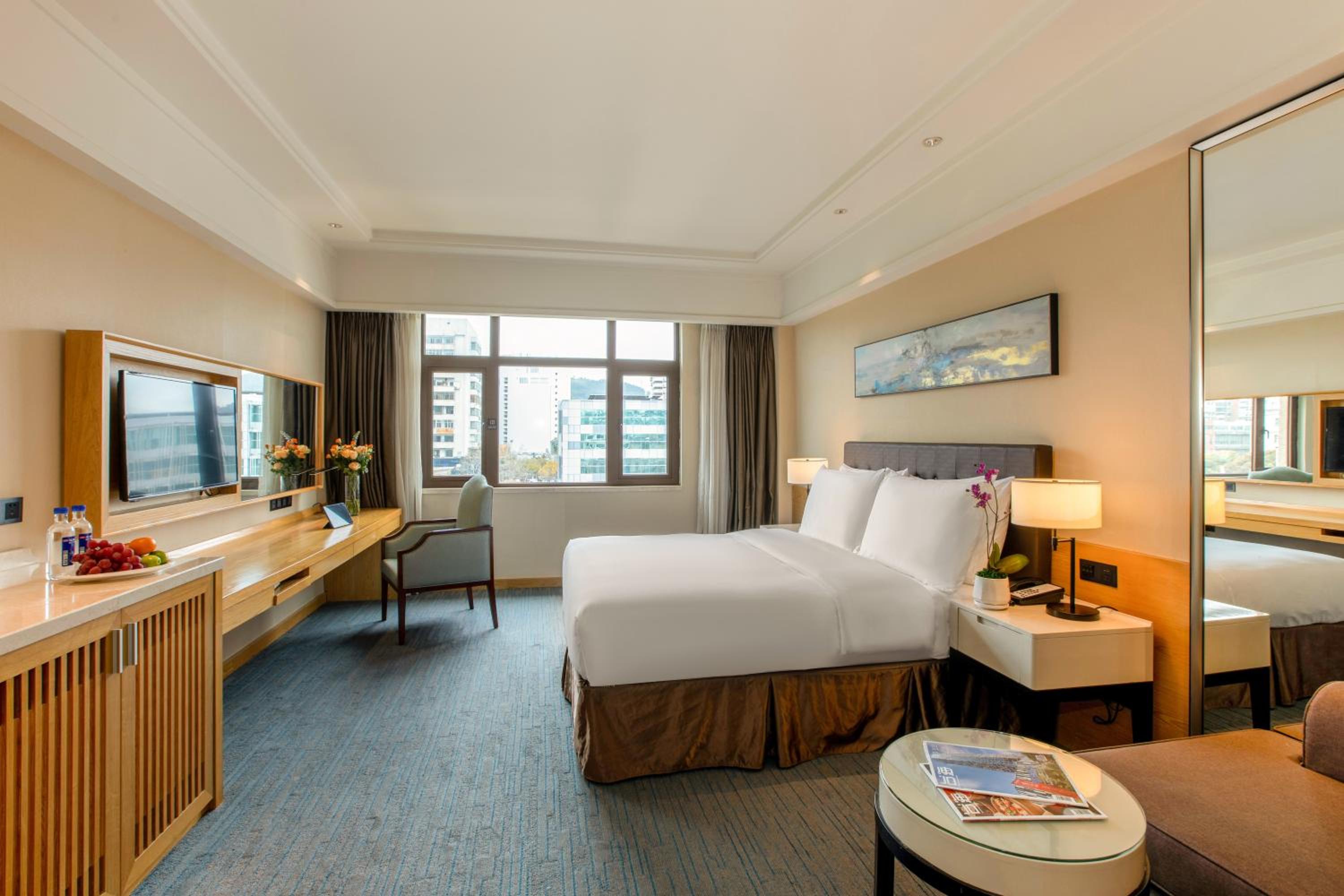 Deluxe Double Room (2 Adults + 1 Child) photo 1