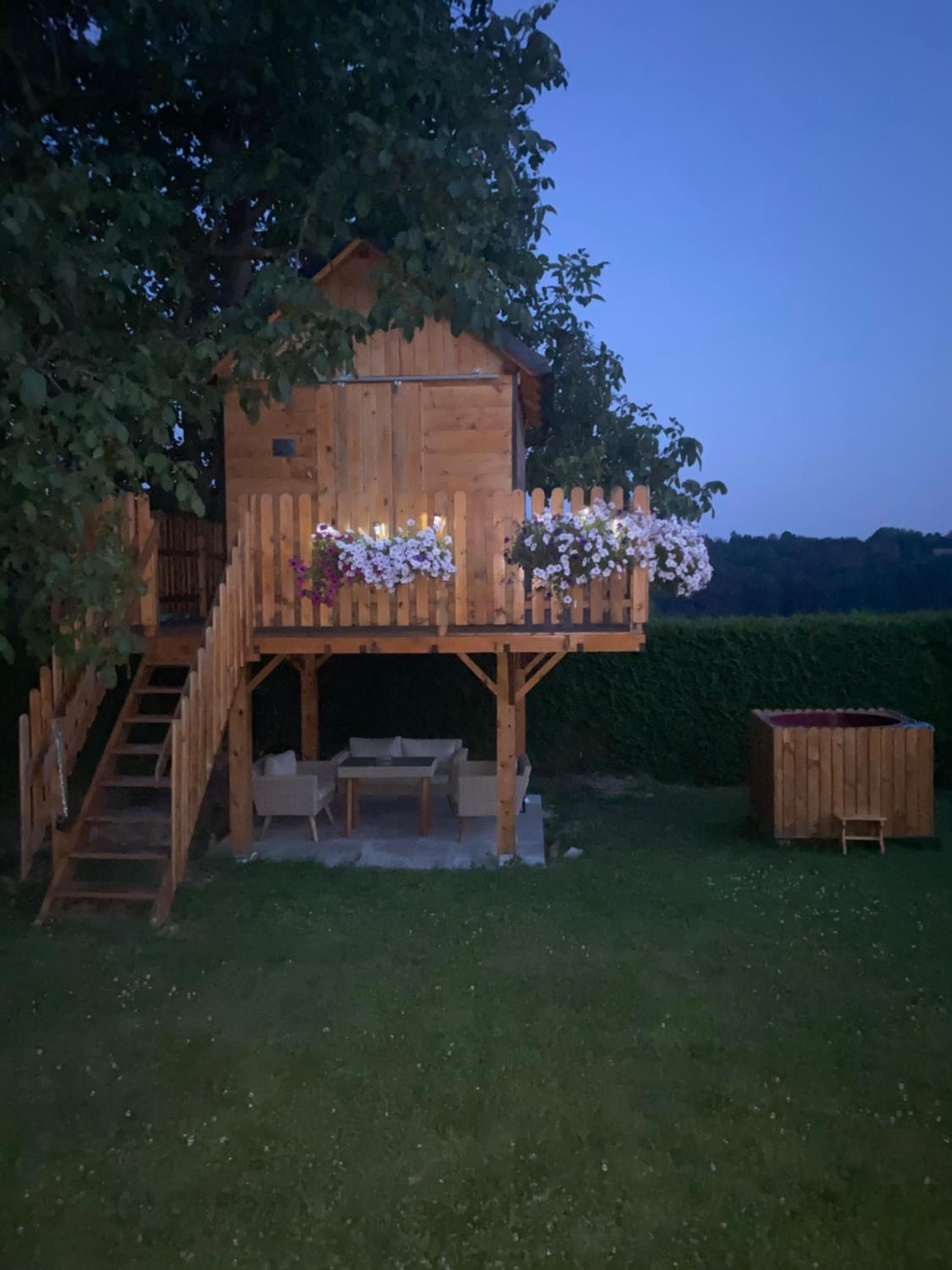 Tree House - Photo 23
