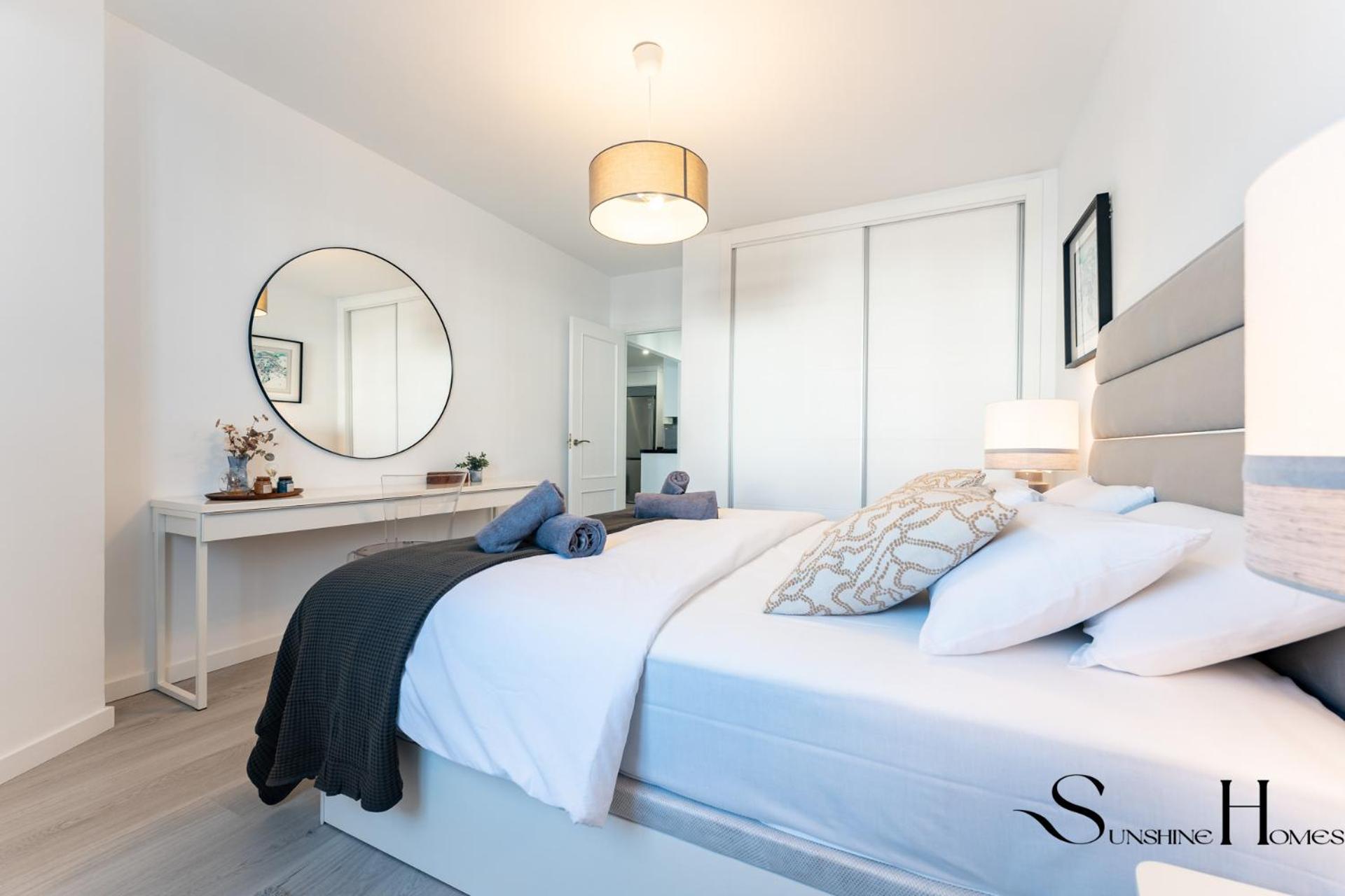 Apartamento de dos habitaciones con terraza y vista al mar