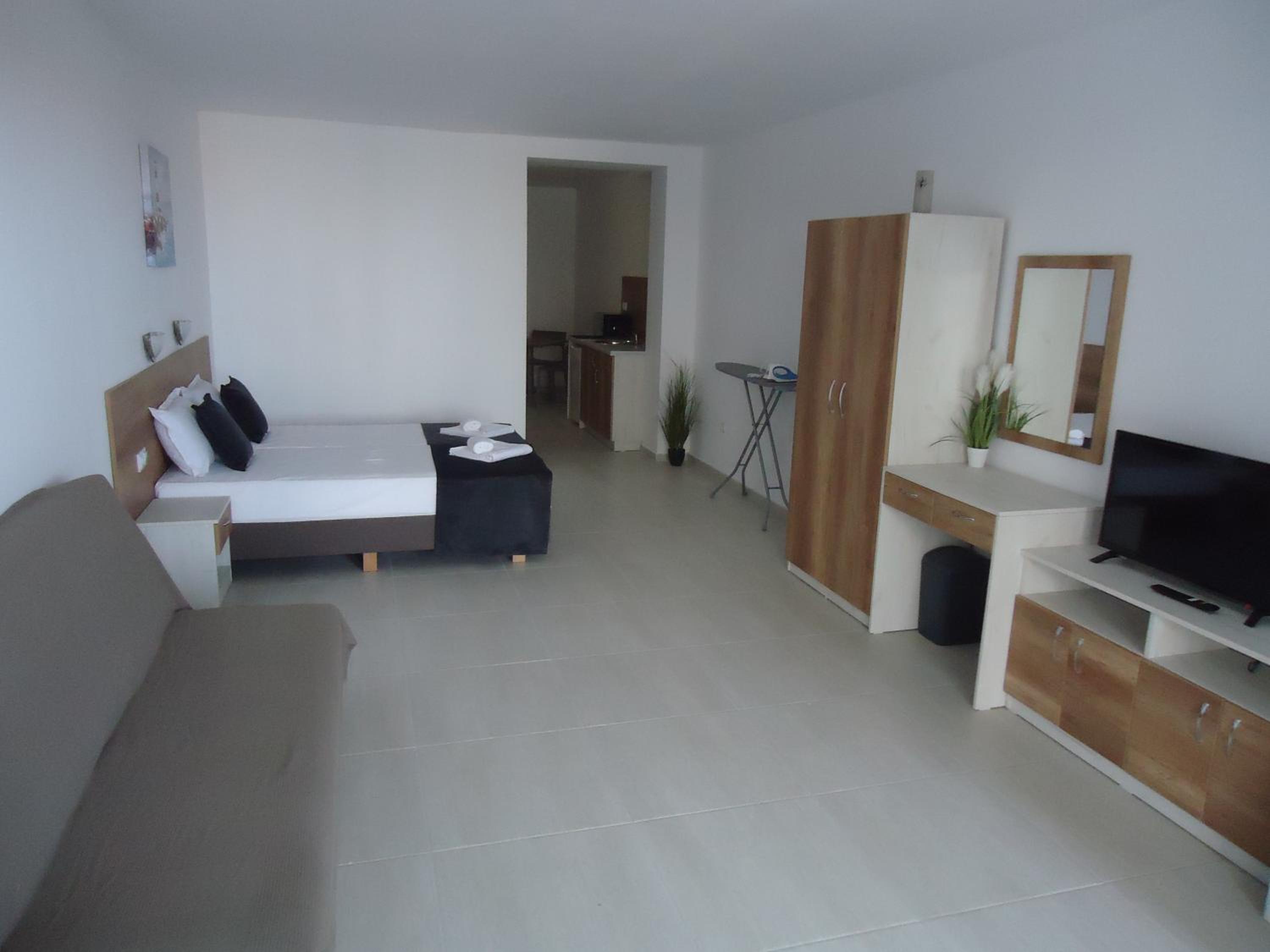 One-Bedroom Apartment photo 1
