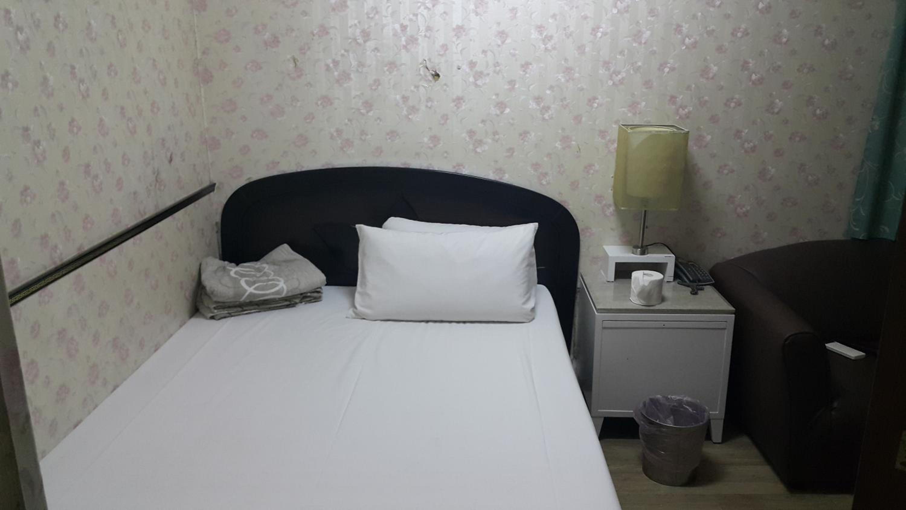 Budget Double Room photo 3