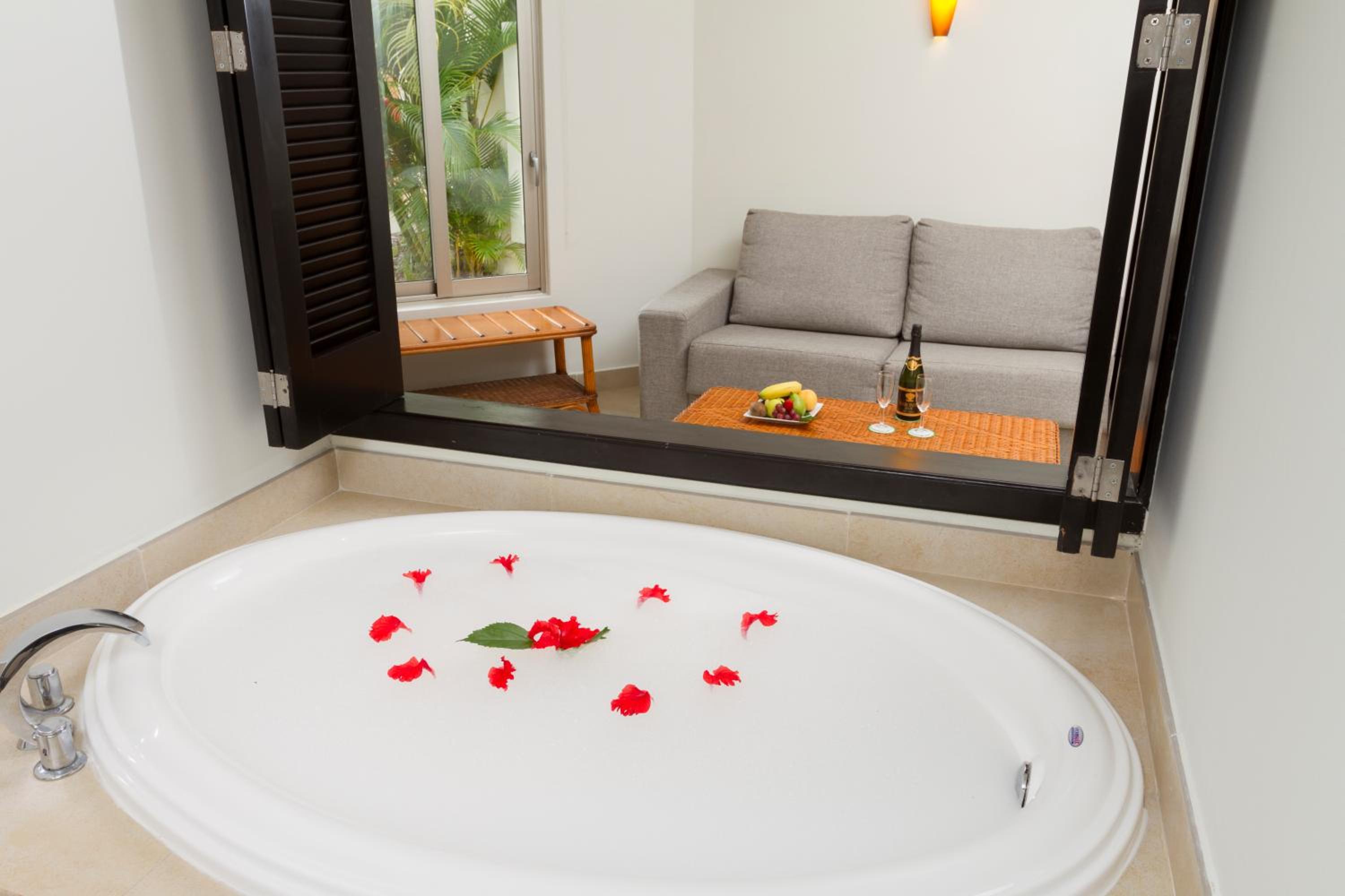 Deluxe Suite Select Club Single (1 adult) photo 2
