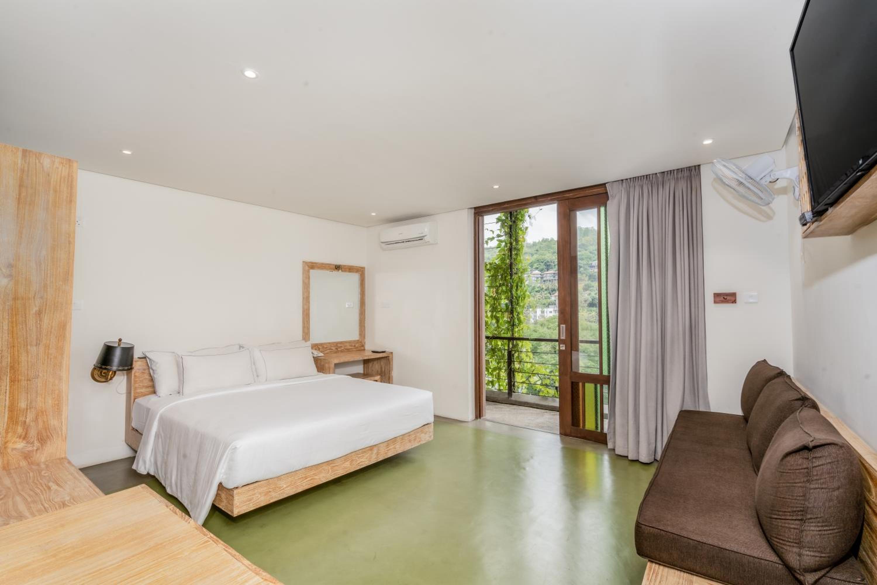 Family Suite with Lake View photo 1