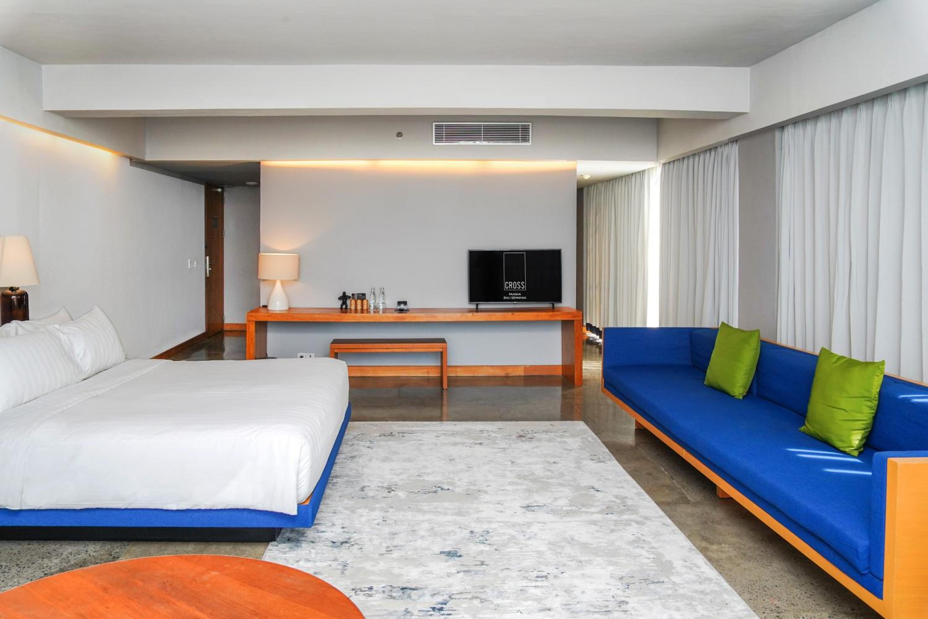 Corner Suite - Photo 5
