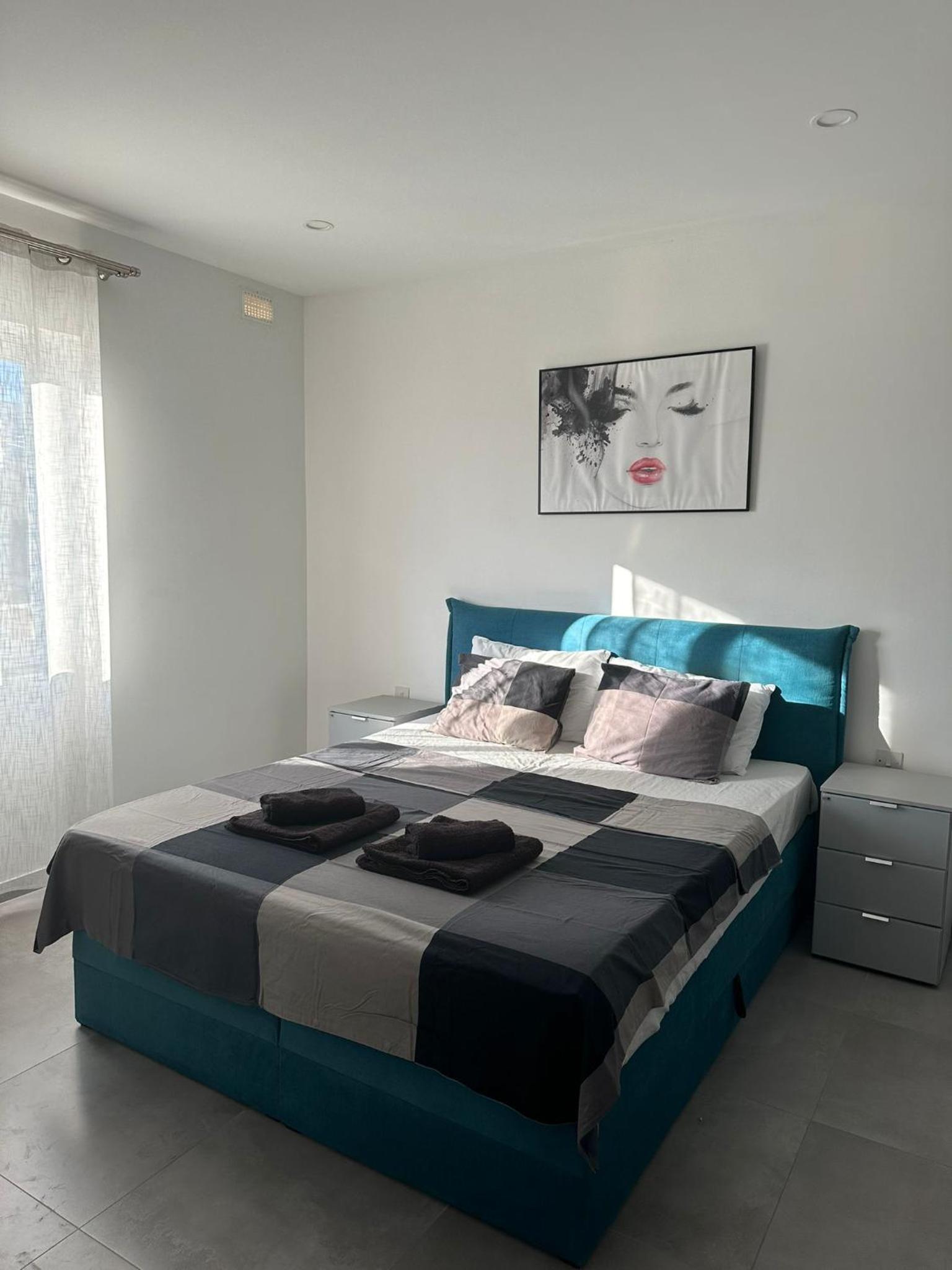 One-Bedroom Apartment photo 2