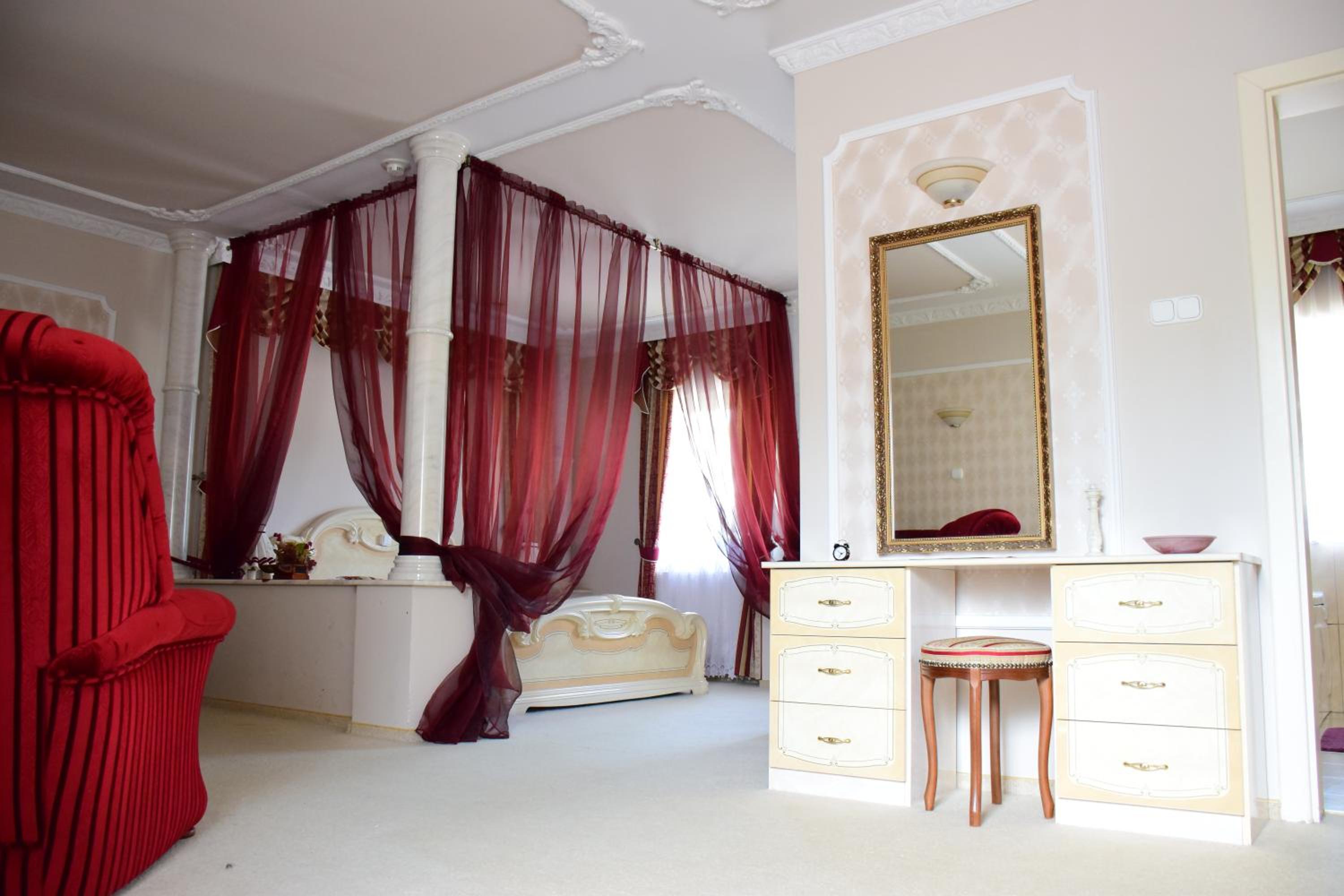 Suite - Building A - Photo 4