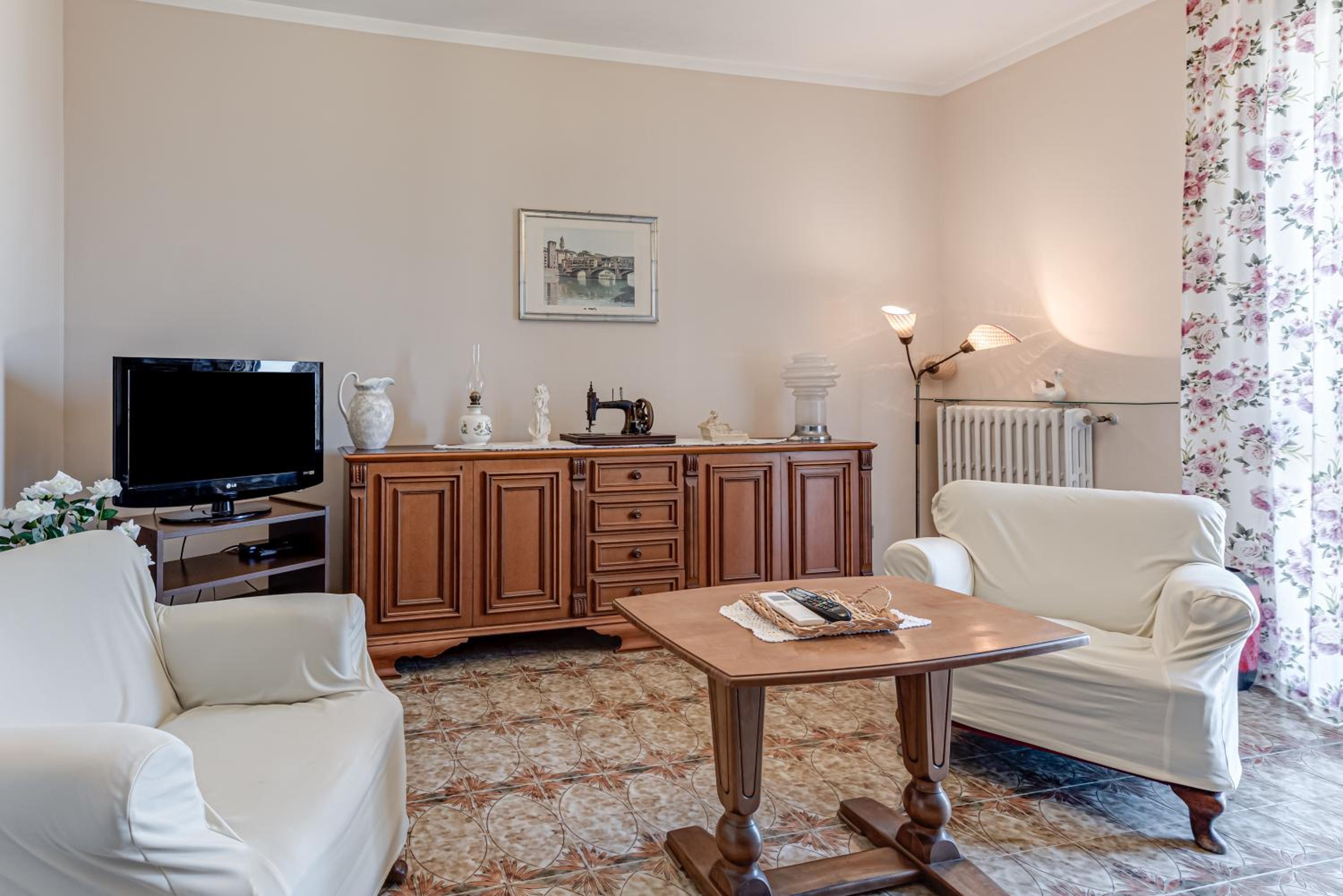 Three-Bedroom House photo 2