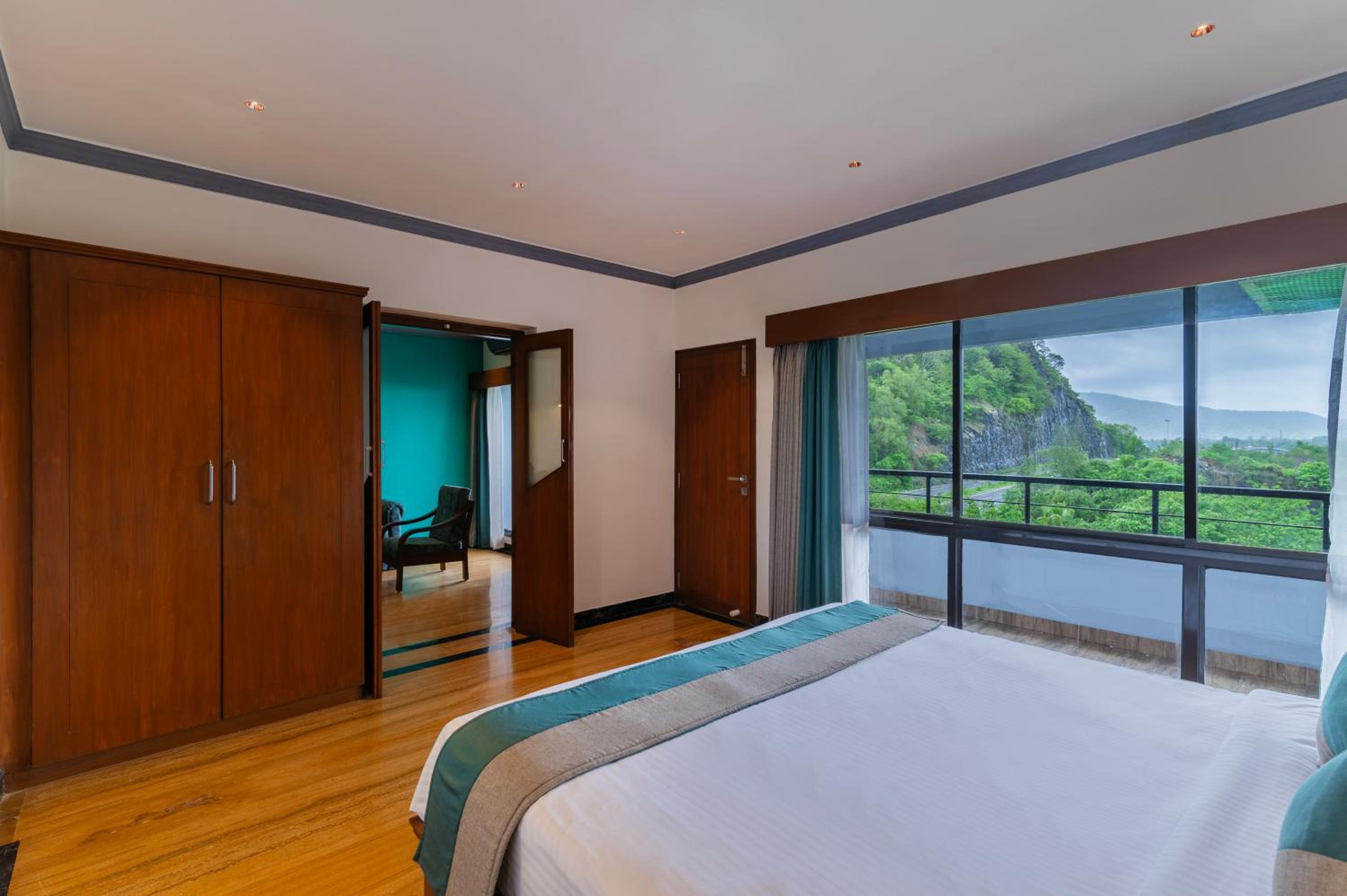 Sea View Privilege suite with Balcony - Photo 10