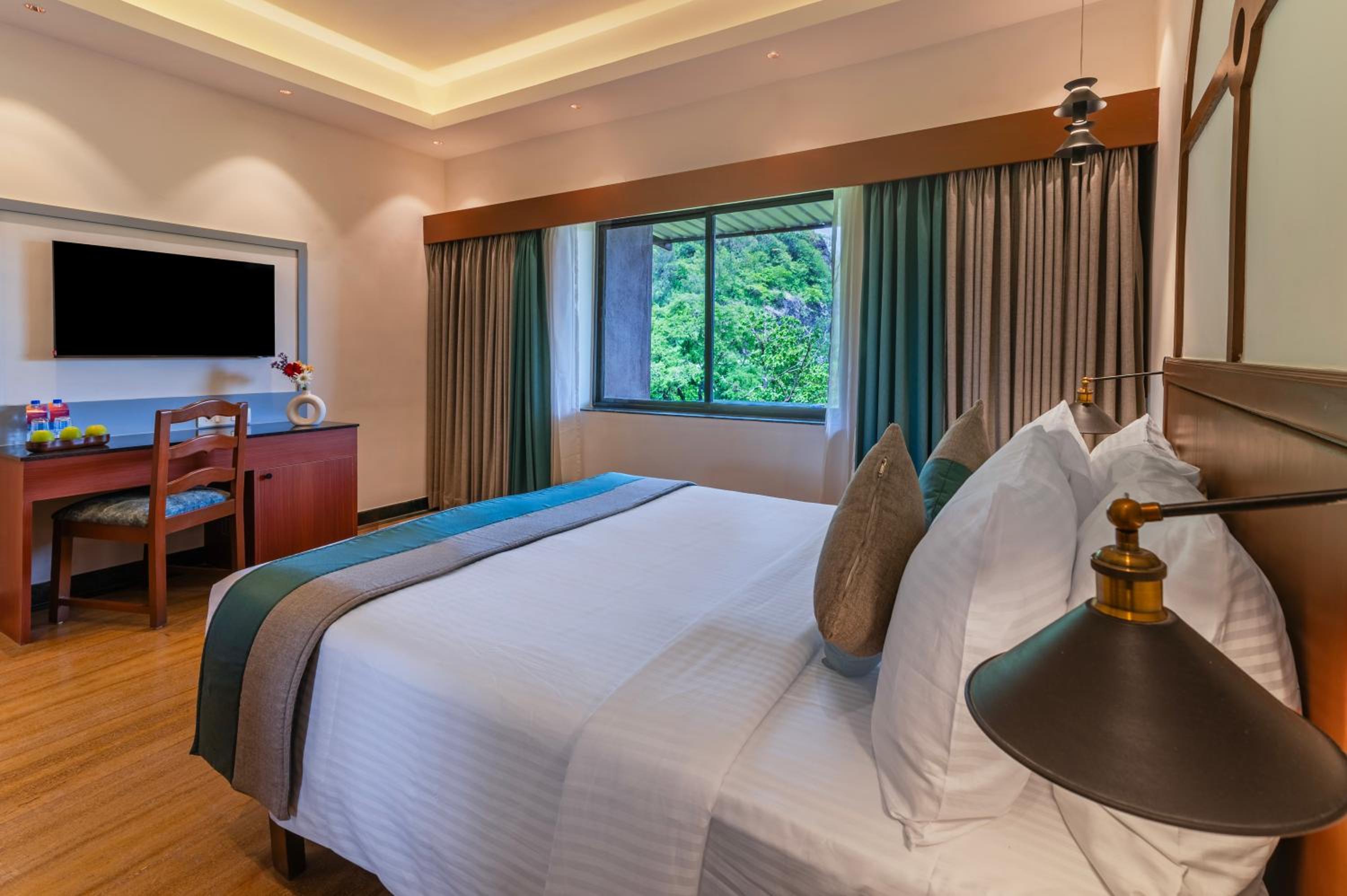 Garden View Classic Room with Balcony - Photo 2