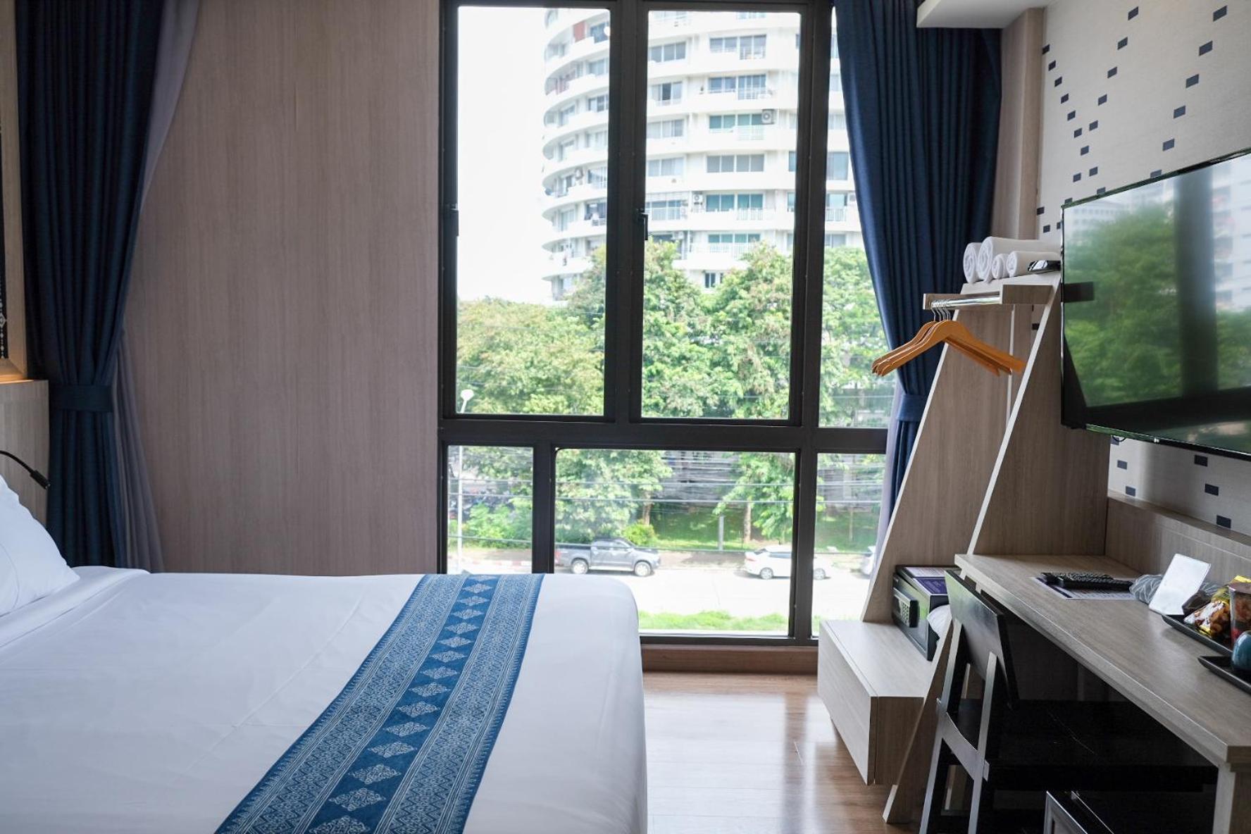 Standard King Room - Photo 2
